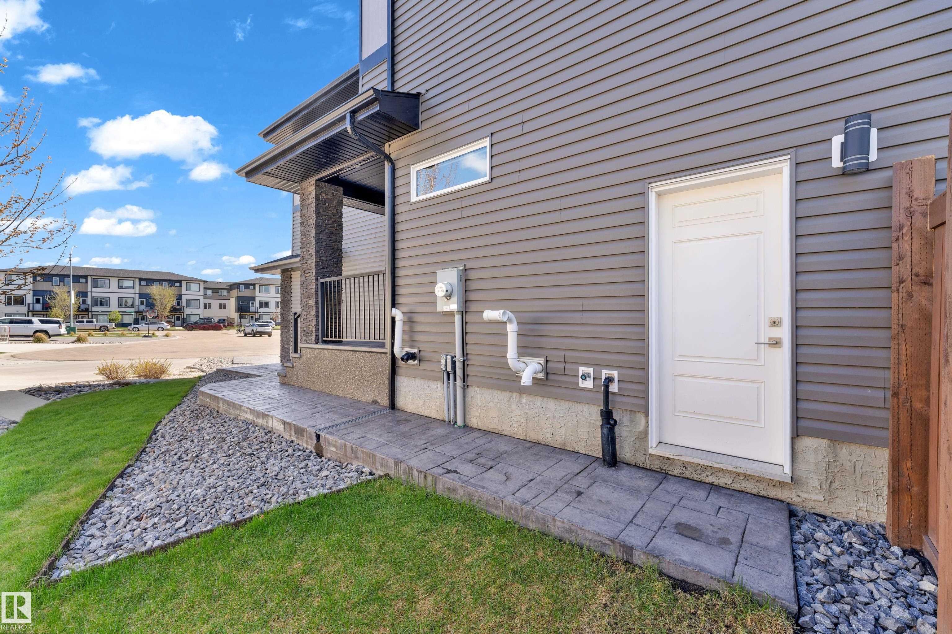 Photo 47 at 9 Lincoln Court, Stoneshire, Spruce Grove