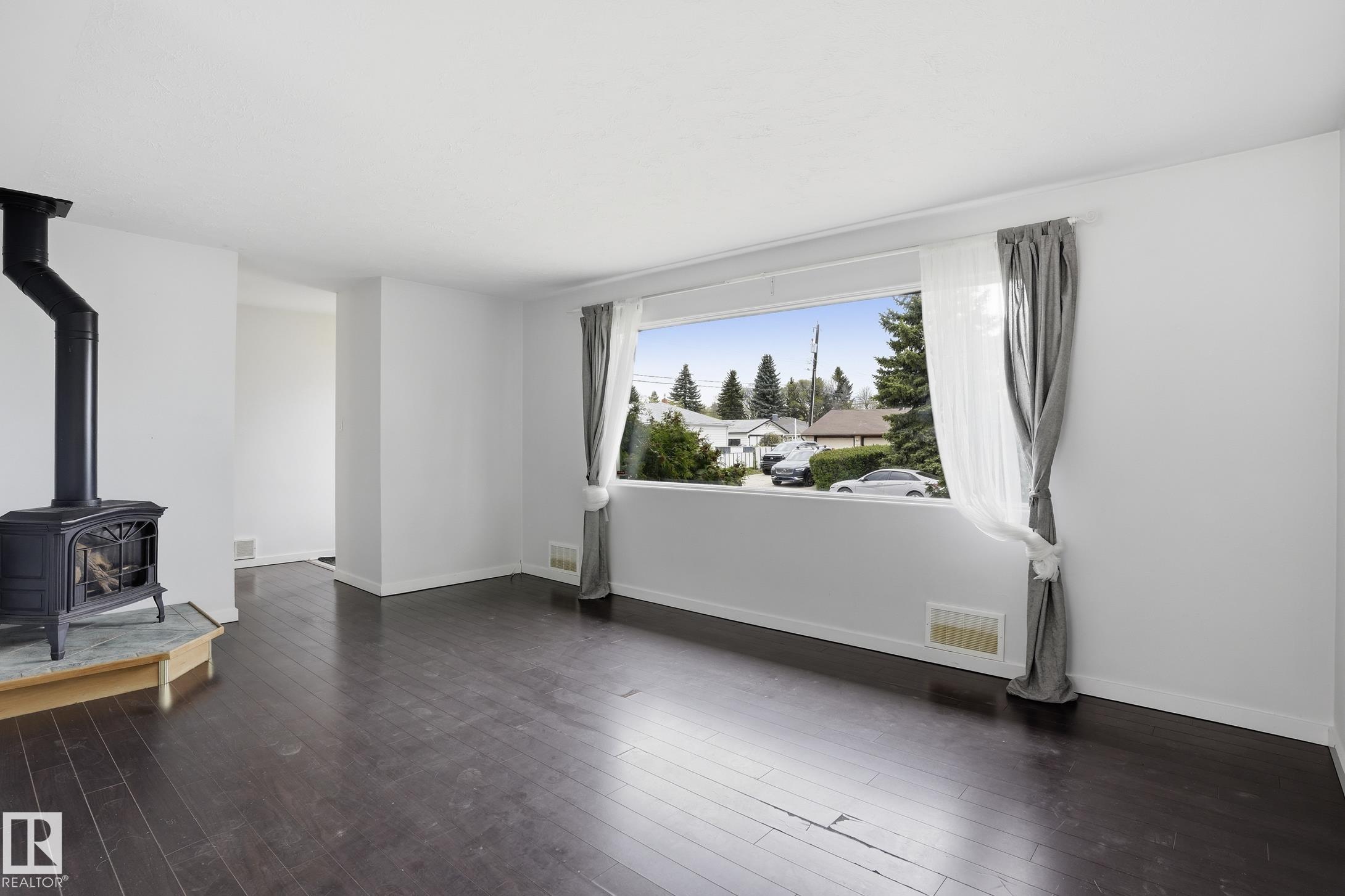 Picture for 8103 75 AV NW