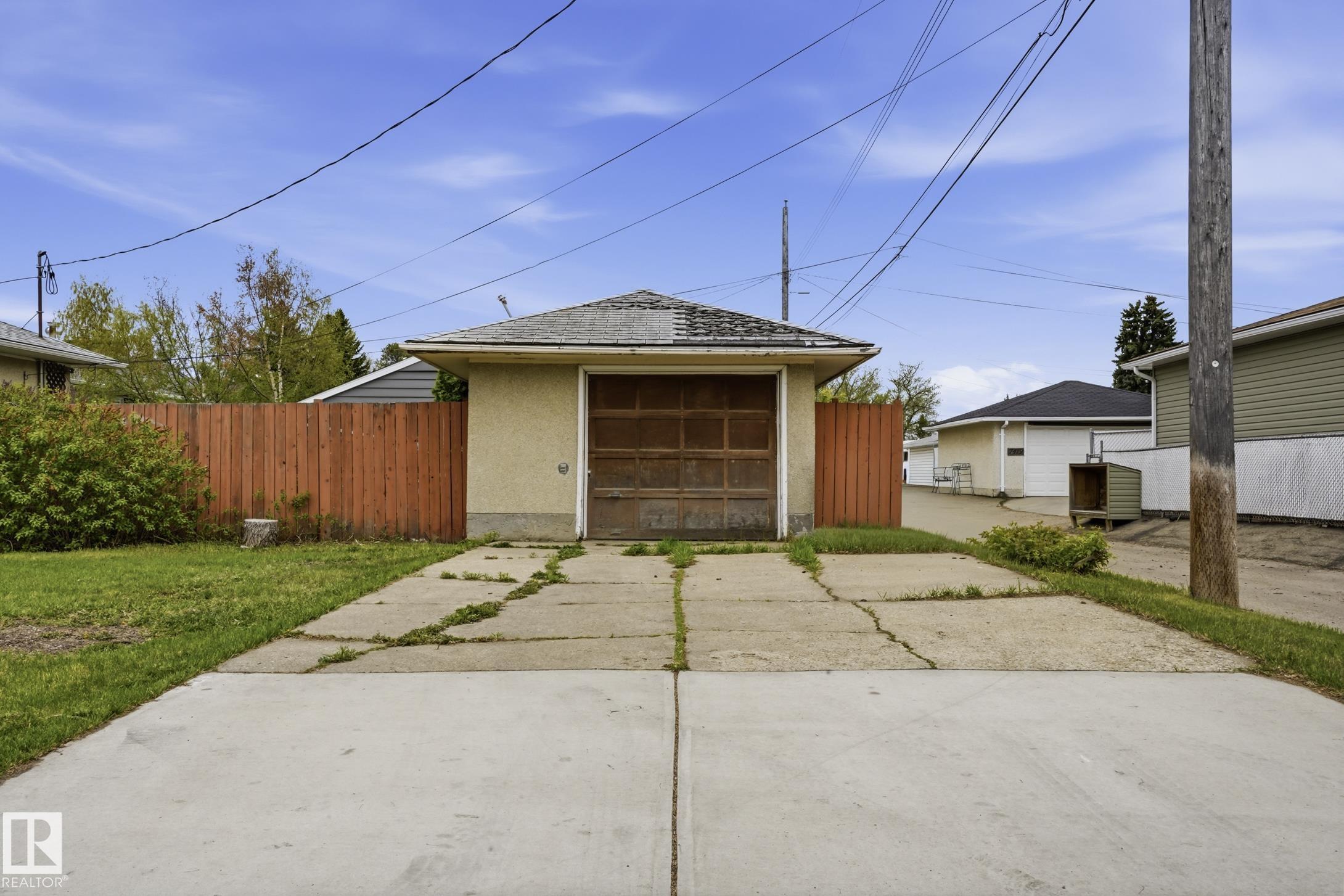 Photo 35 at 8103 75 Avenue NW, Avonmore, Edmonton