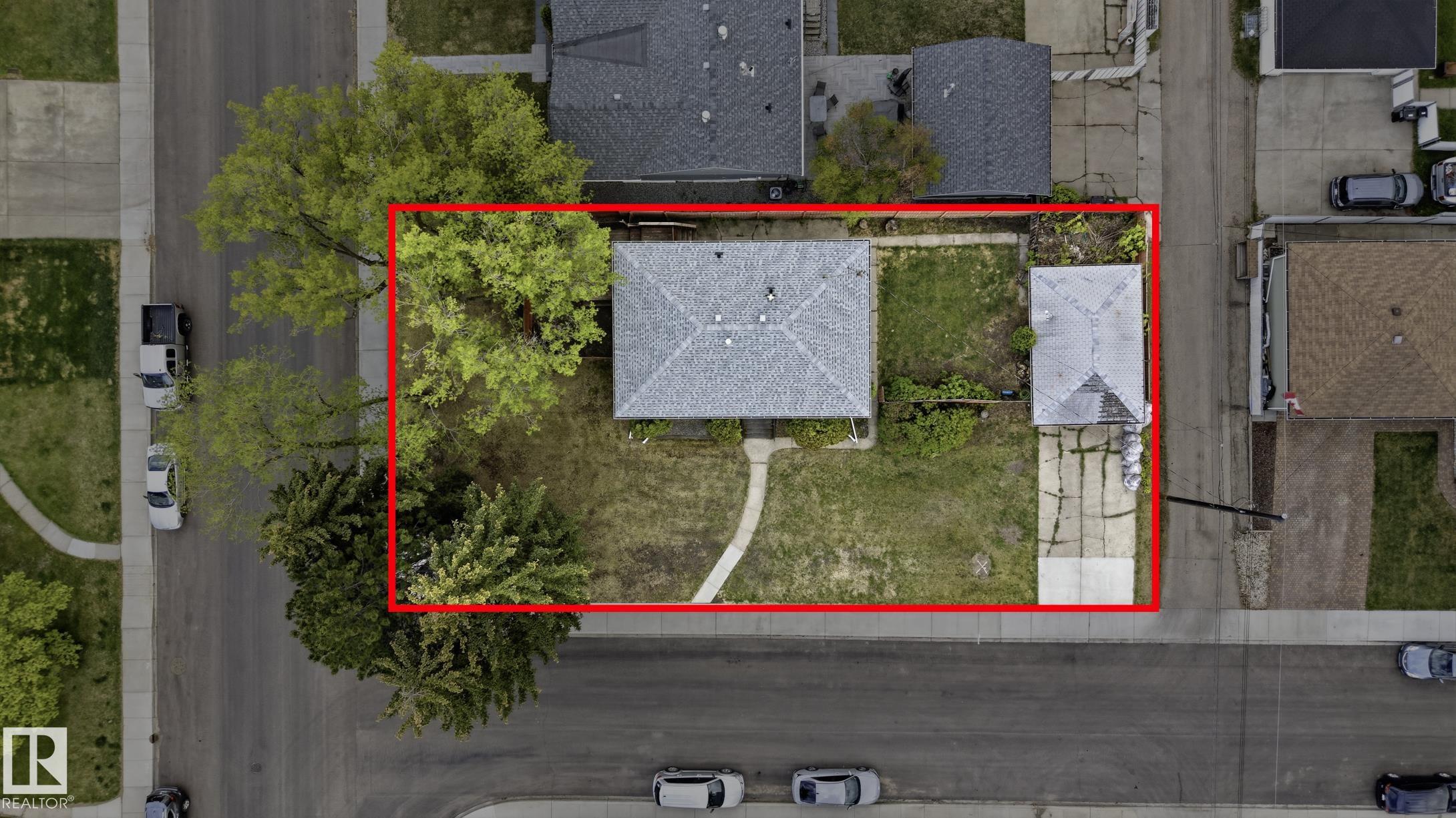 Photo 36 at 8103 75 Avenue NW, Avonmore, Edmonton