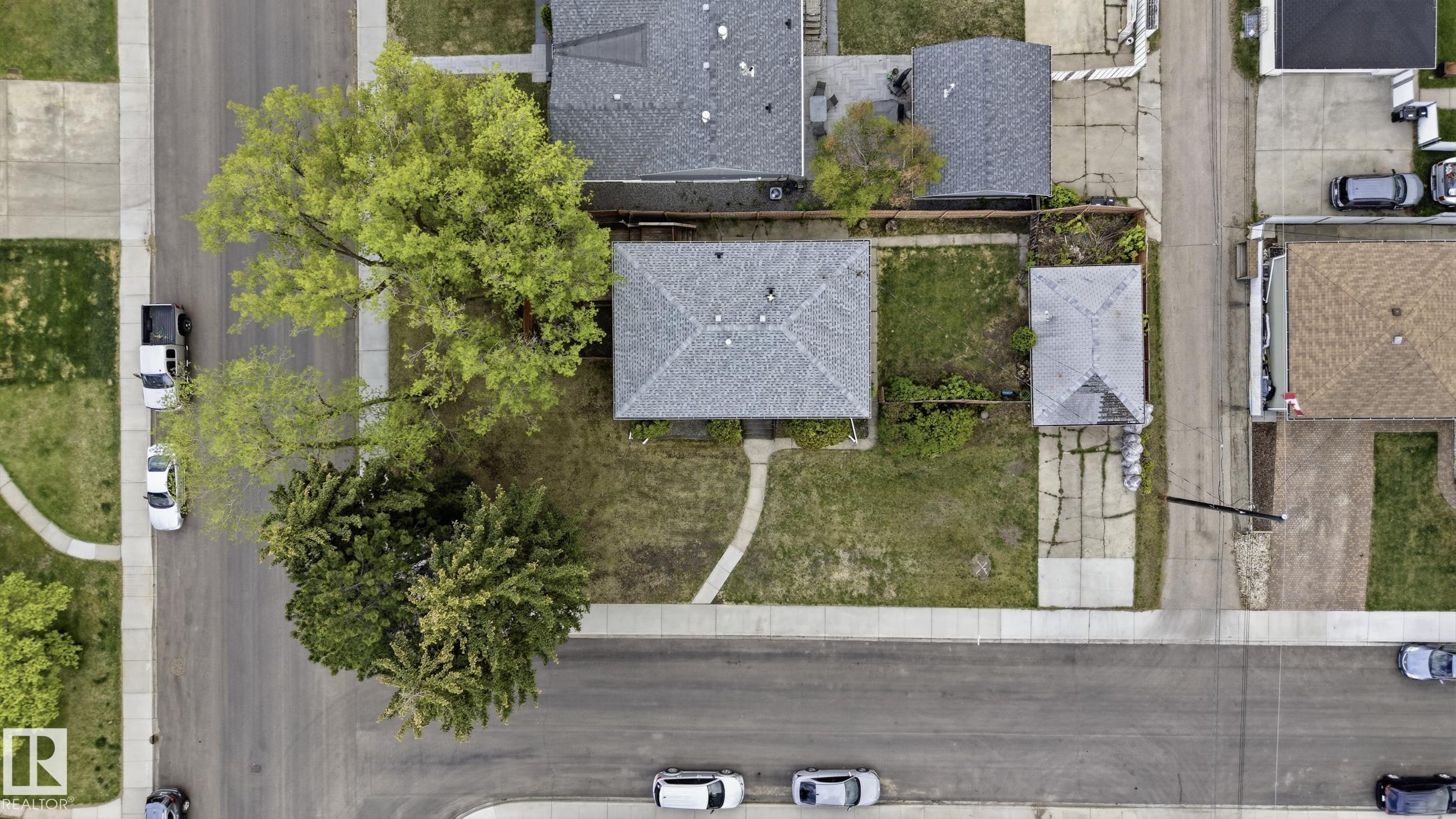 Photo 37 at 8103 75 Avenue NW, Avonmore, Edmonton
