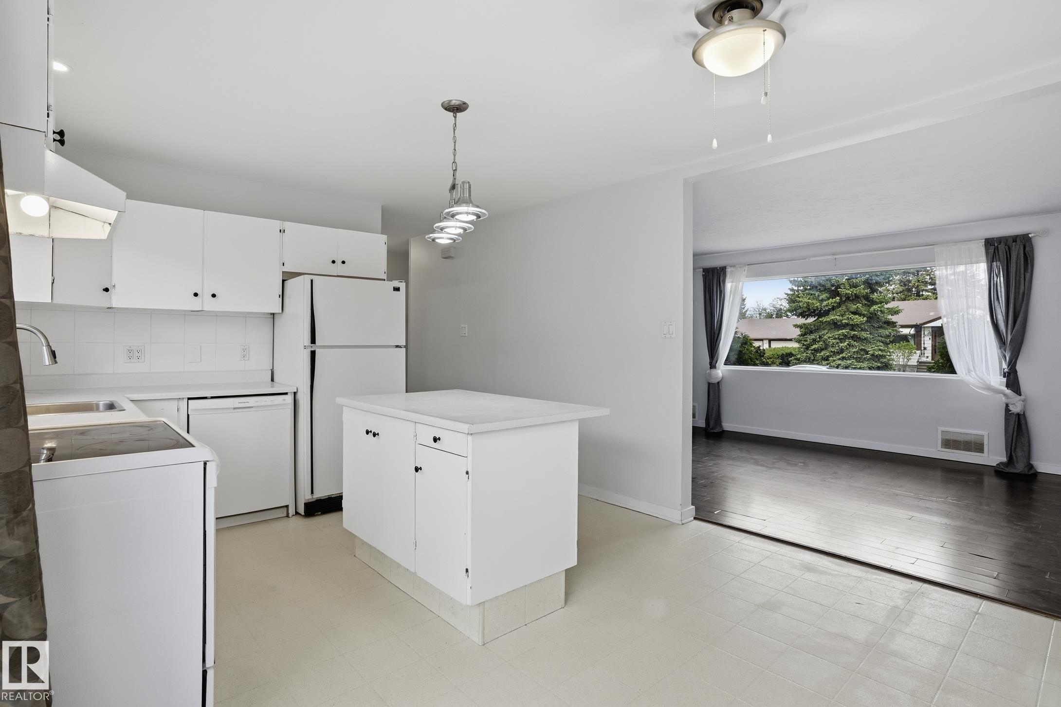 Photo 7 at 8103 75 Avenue NW, Avonmore, Edmonton