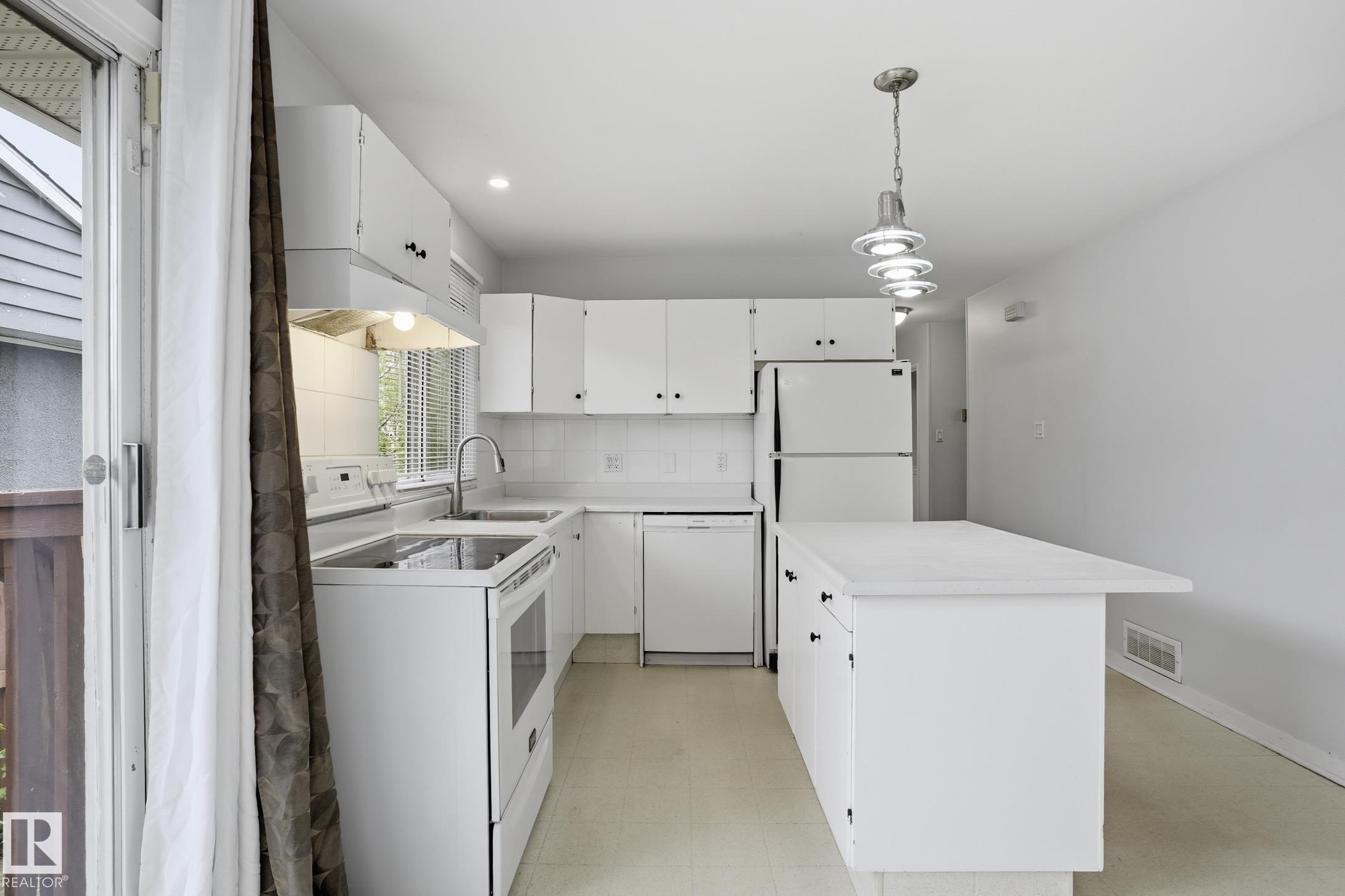 Photo 9 at 8103 75 Avenue NW, Avonmore, Edmonton