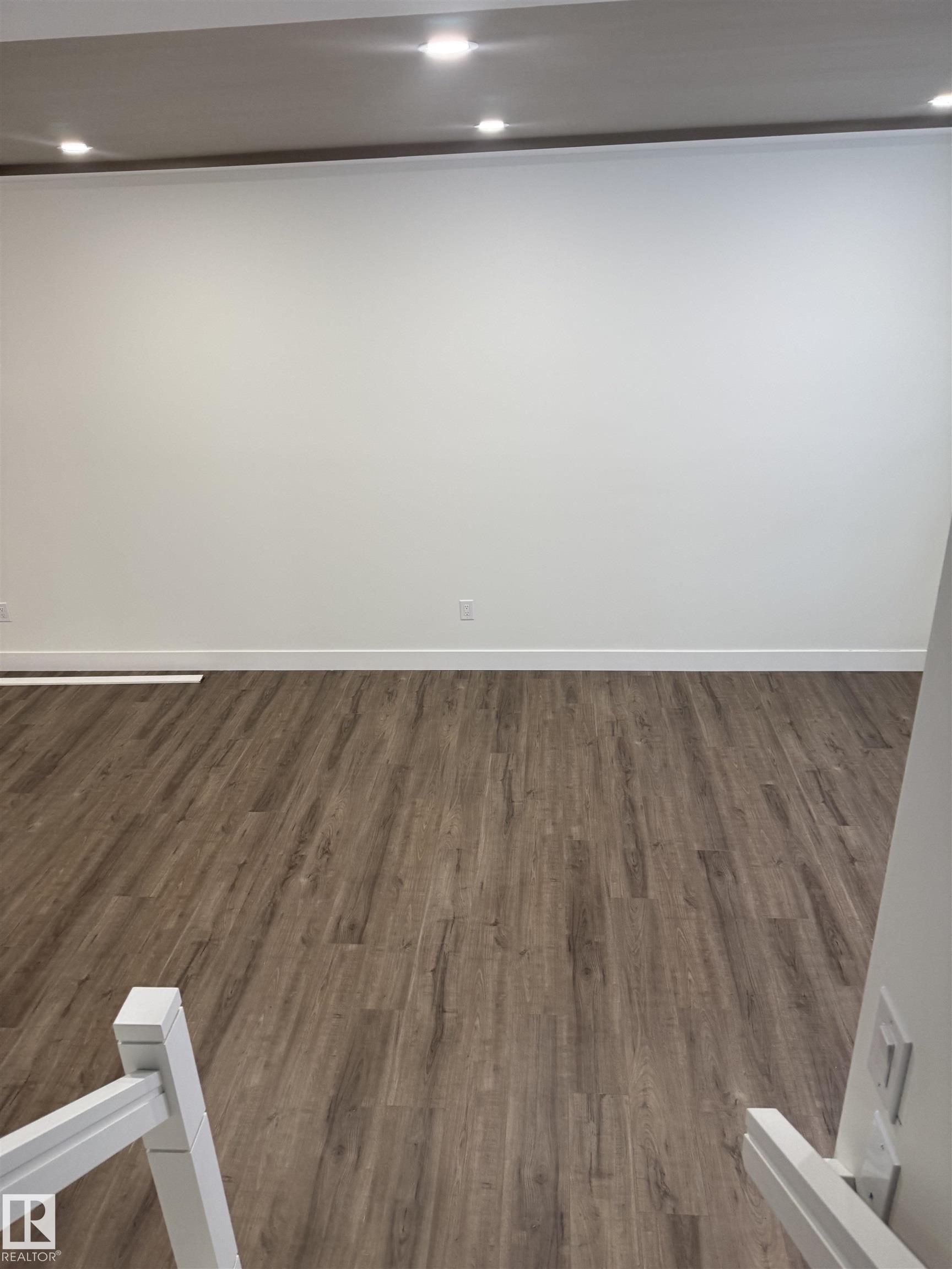 https://zimg.paragon.ice.com/ParagonImages/Property/PM/RAE/225402190/17/0/0/e60a78d89e6e605f614e2cd3f402b0b7/1/f7ba2812983306924c700847194093d6/225402190-64004B30-C2D8-47E4-B3E9-DC6A0E2850D3.JPG