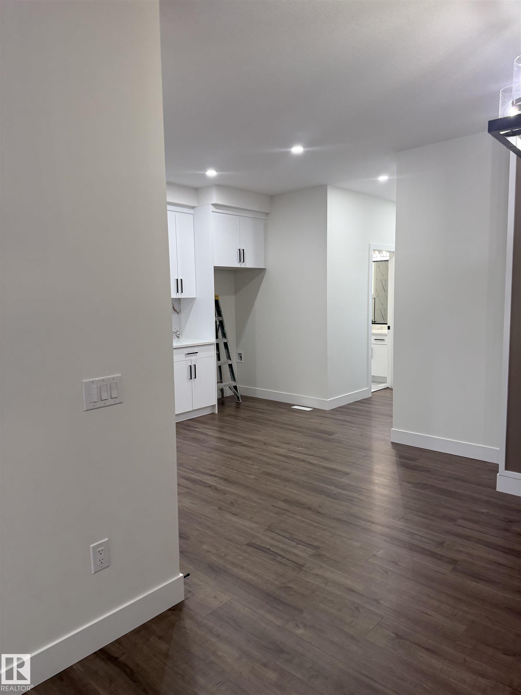 https://zimg.paragon.ice.com/ParagonImages/Property/PM/RAE/225402190/19/0/0/262bef53a8919d41a02c84174ba292d2/1/f7ba2812983306924c700847194093d6/225402190-63E3B150-4114-418C-A23D-F28ABD69E274.JPG