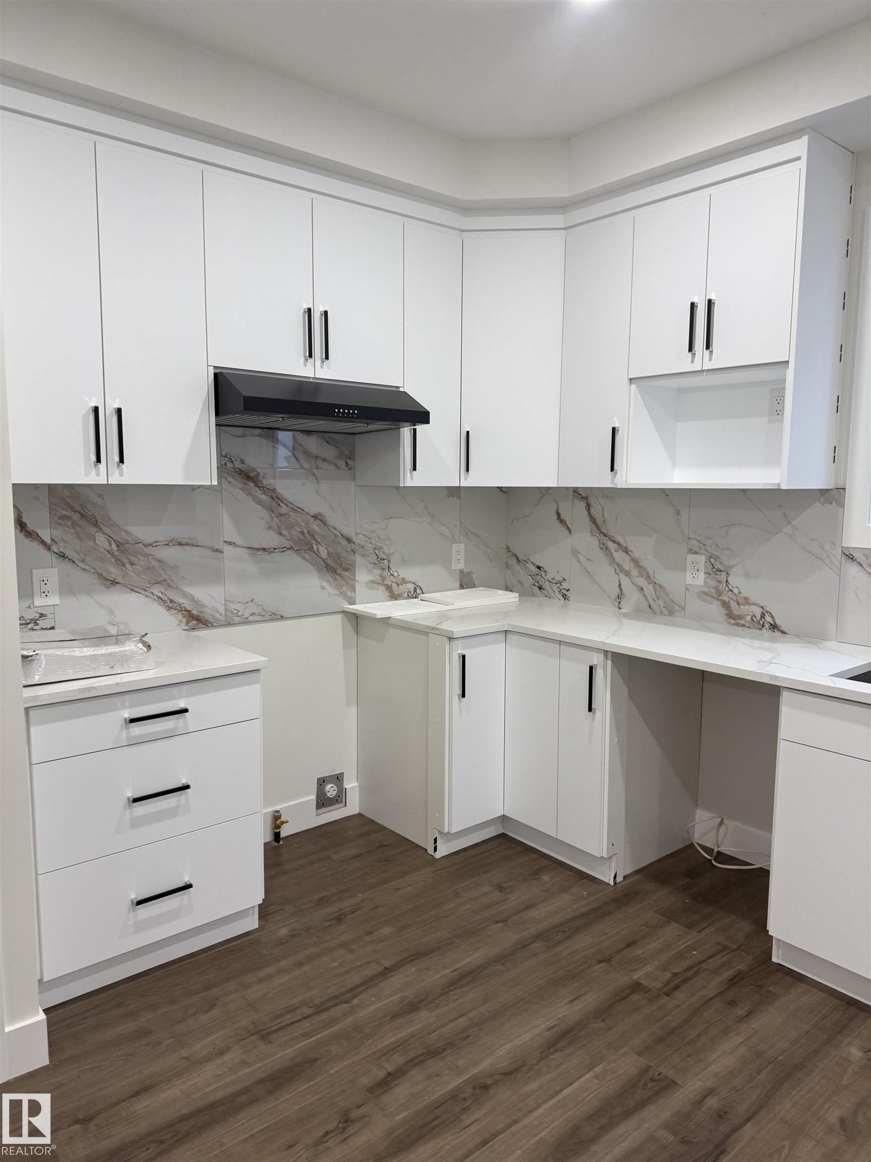 https://zimg.paragon.ice.com/ParagonImages/Property/PM/RAE/225402190/21/0/0/77926acd3cd92f67dc8ddb6ef75f9935/1/f7ba2812983306924c700847194093d6/225402190-9817C27D-2F91-4340-AAEE-144C453365FF.JPG