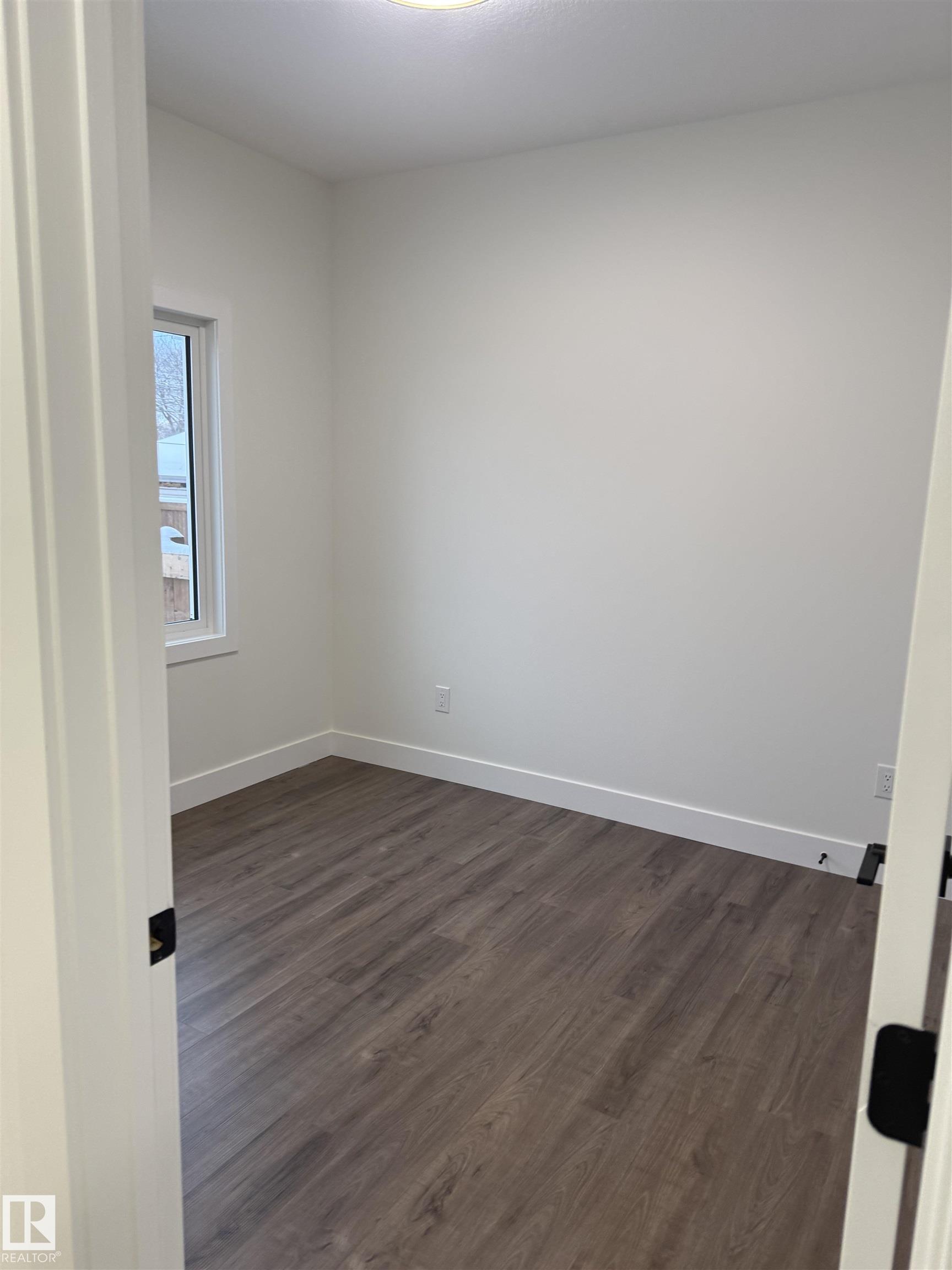 https://zimg.paragon.ice.com/ParagonImages/Property/PM/RAE/225402190/23/0/0/6cdcb20430e039626a0e1c190a925bf6/1/f7ba2812983306924c700847194093d6/225402190-5C6E4FF6-AFF4-44F4-BF6D-6CB1B48A8F85.JPG