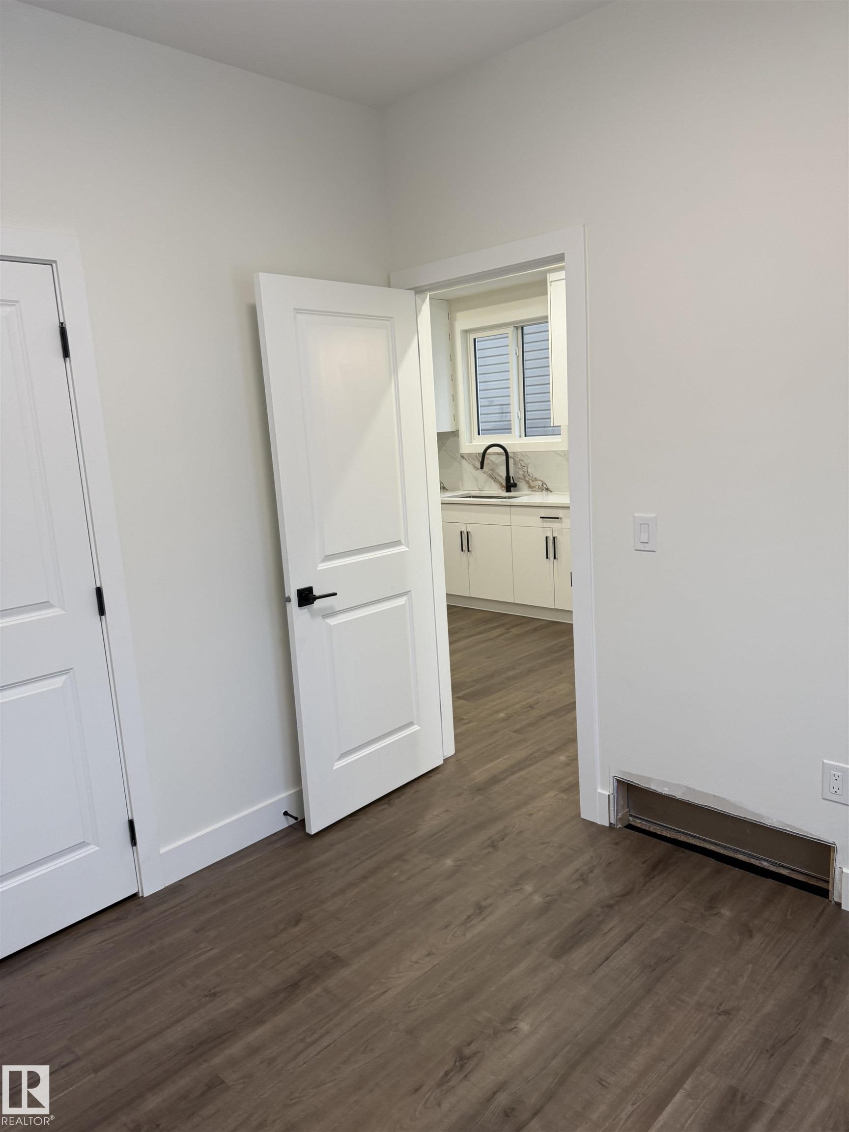 https://zimg.paragon.ice.com/ParagonImages/Property/PM/RAE/225402190/25/0/0/2c118ae084cb832decbd7b11a804ee39/1/f7ba2812983306924c700847194093d6/225402190-F2B184DE-67DB-4CA2-B961-CC7255766881.JPG