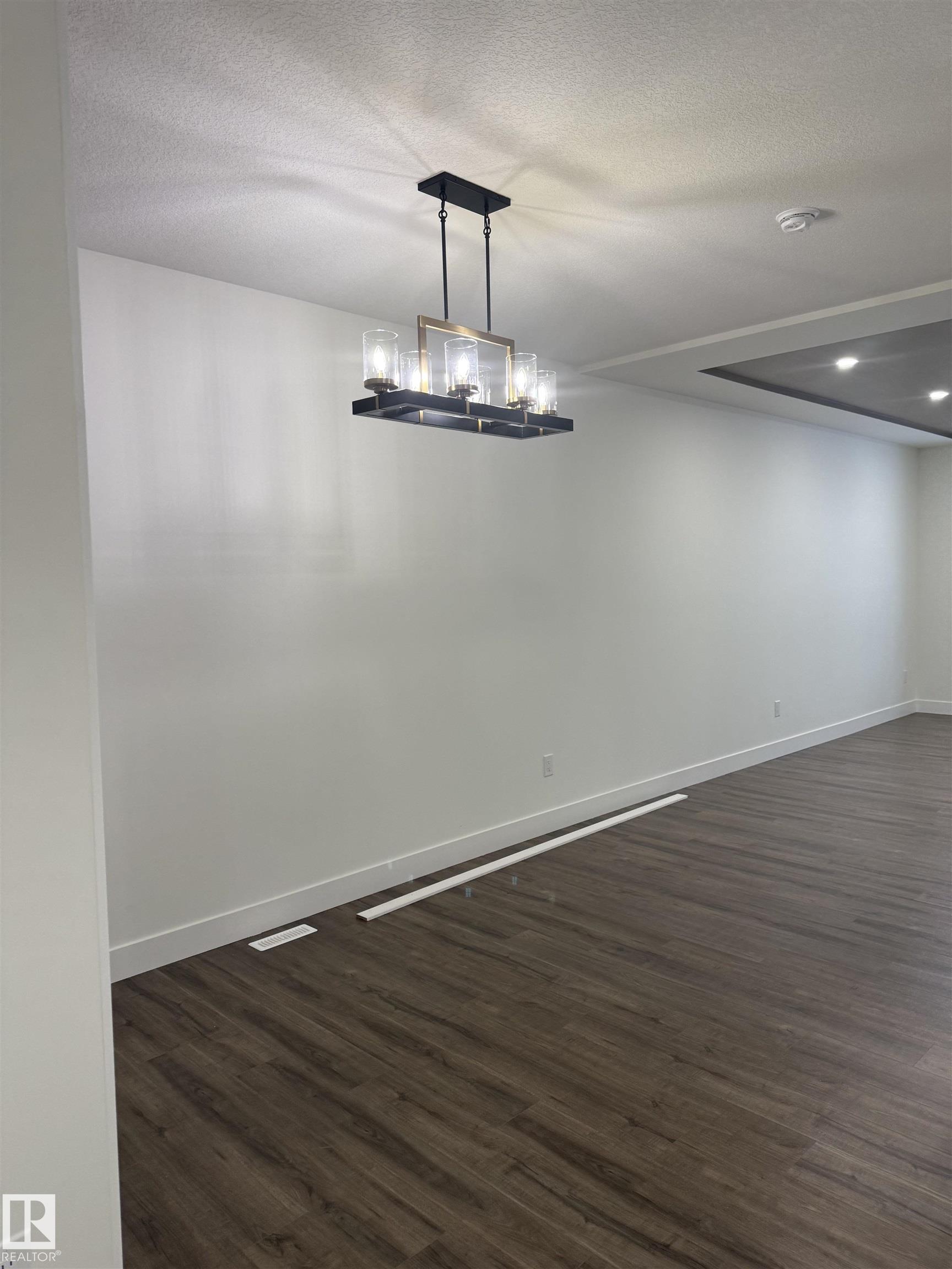 https://zimg.paragon.ice.com/ParagonImages/Property/PM/RAE/225402190/31/0/0/975def3c460ae533d5f1721fbe962ab8/1/f7ba2812983306924c700847194093d6/225402190-1E5C3EF9-5090-45E8-879F-D0BF912E88E5.JPG