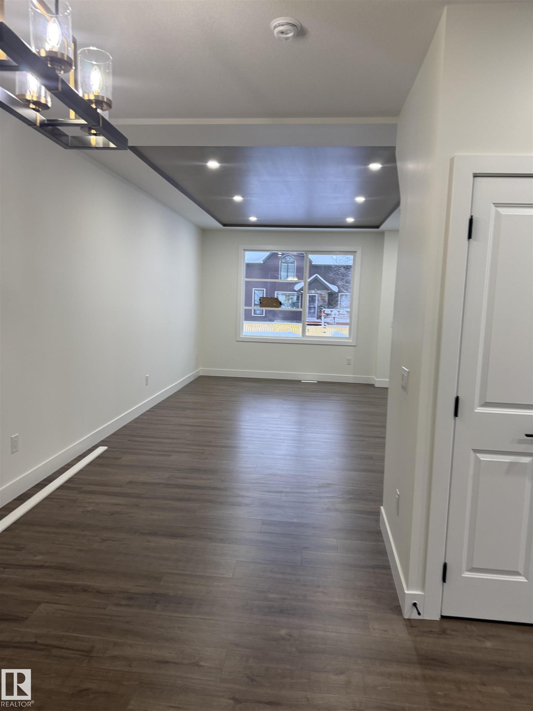 https://zimg.paragon.ice.com/ParagonImages/Property/PM/RAE/225402190/32/0/0/11e90107739ef5cd94c61ad3b76644ce/1/f7ba2812983306924c700847194093d6/225402190-B0CC05EF-768F-43C6-B7B7-E7785056FE68.JPG