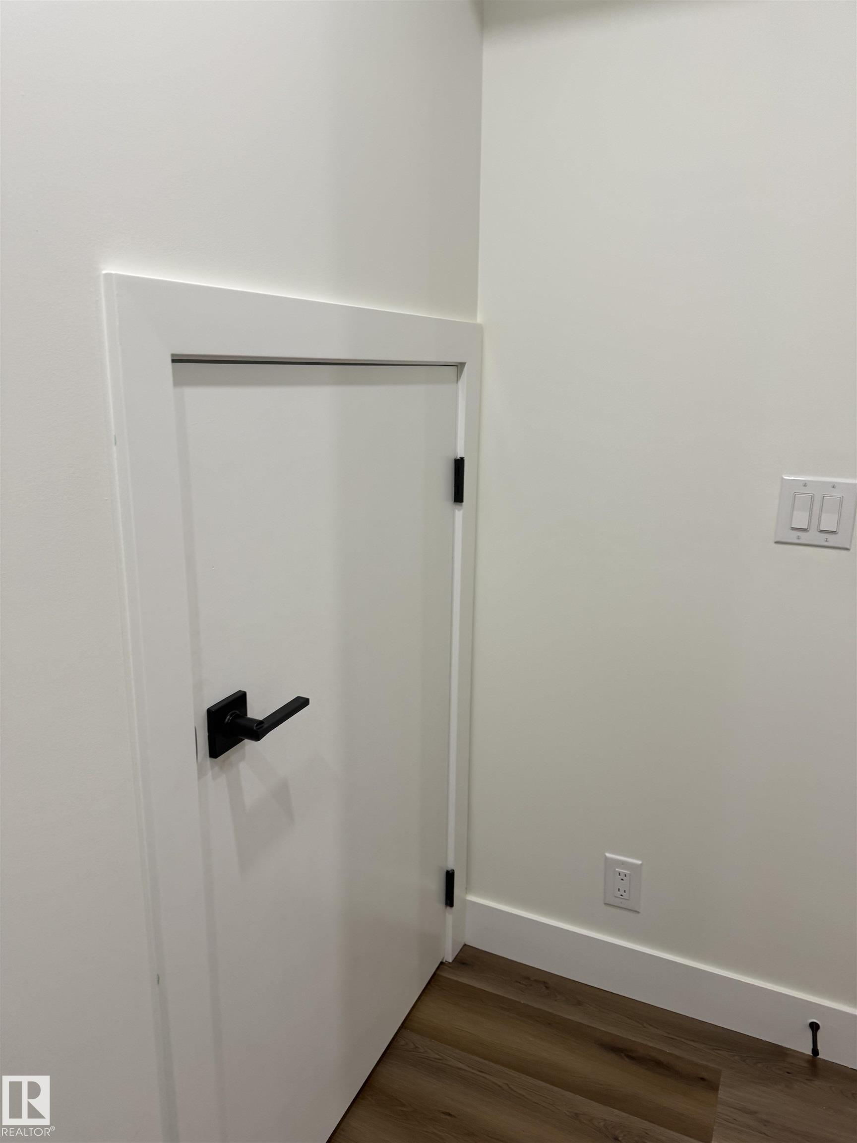 https://zimg.paragon.ice.com/ParagonImages/Property/PM/RAE/225402190/37/0/0/7a5bf75bea94bb53ddd458d148d86830/1/f7ba2812983306924c700847194093d6/225402190-D741158D-83EA-4D03-AA59-F020EB823CDF.JPG