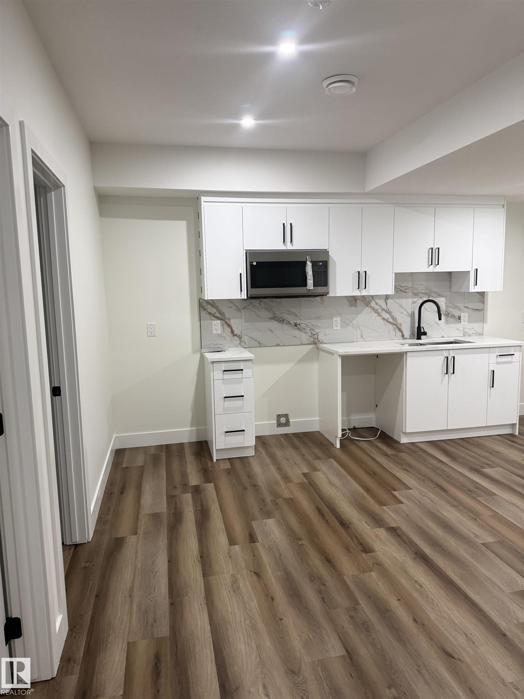 https://zimg.paragon.ice.com/ParagonImages/Property/PM/RAE/225402190/48/0/0/5286d22188a41075de268c6d62251ecd/1/f7ba2812983306924c700847194093d6/225402190-16544BD5-FC5E-4003-B948-03E1D817DE90.JPG