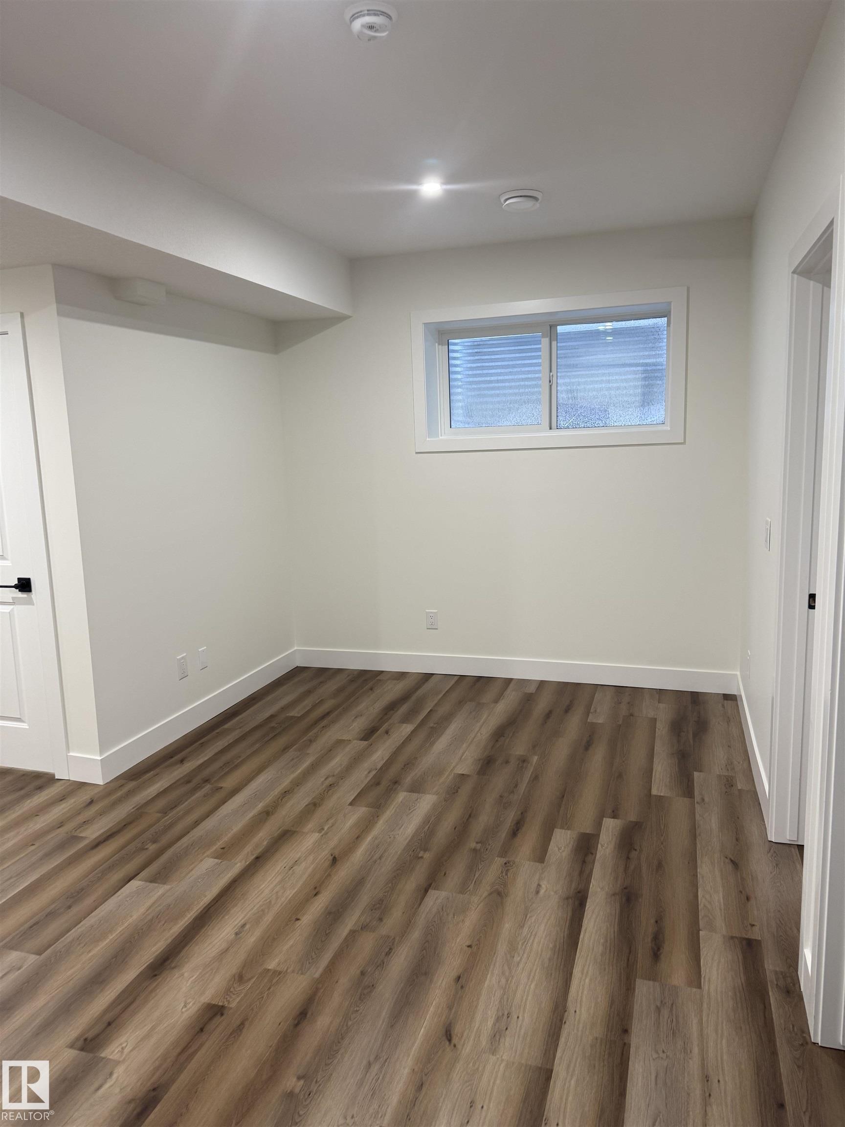 https://zimg.paragon.ice.com/ParagonImages/Property/PM/RAE/225402190/53/0/0/e95c220817216226e251fc3e88e17993/1/f7ba2812983306924c700847194093d6/225402190-7F530A3D-11F5-4EDC-894A-1E4C56FF83CE.JPG