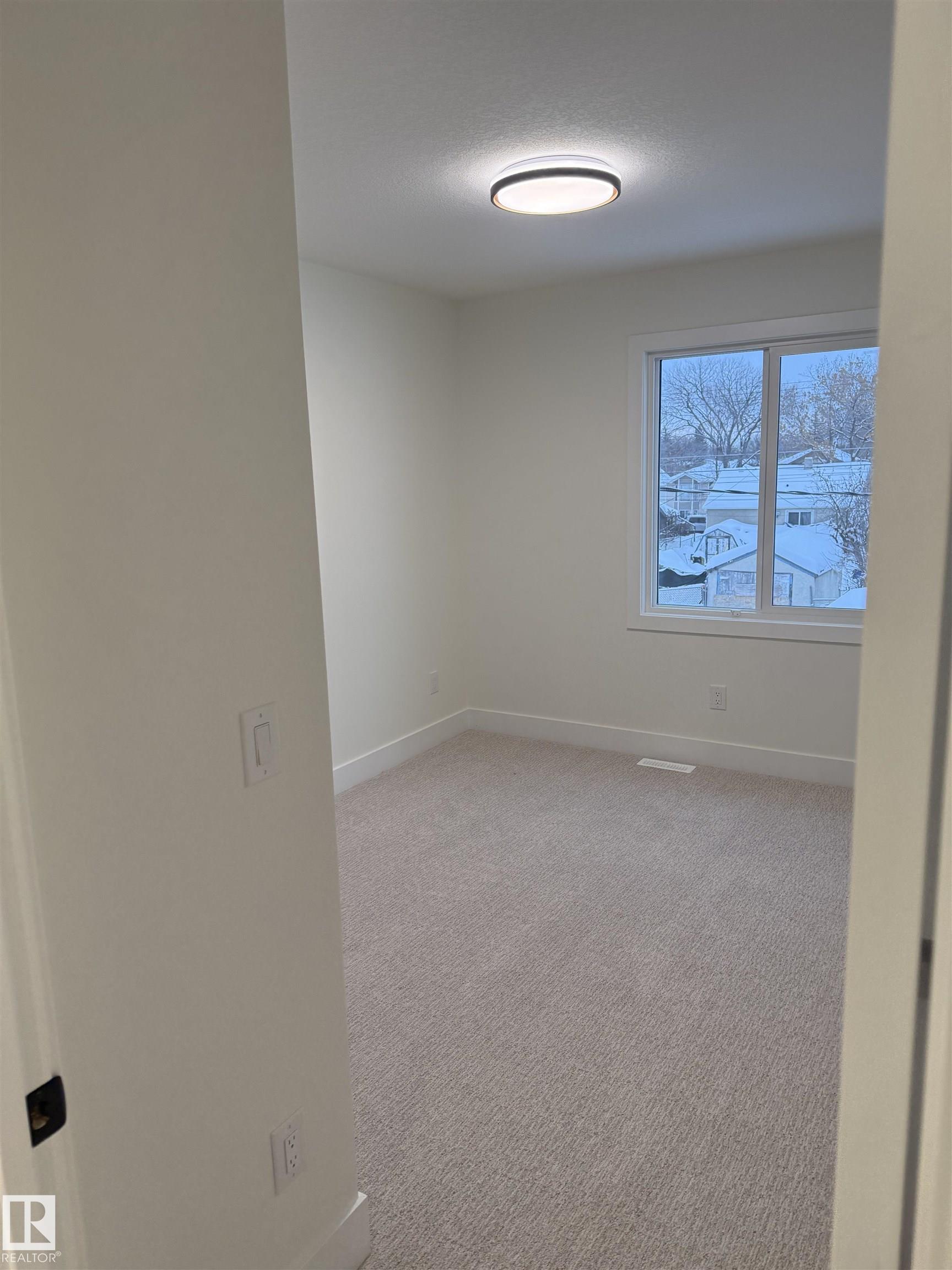 https://zimg.paragon.ice.com/ParagonImages/Property/PM/RAE/225402190/8/0/0/d84f4aa225e335fd17831c185047cac4/1/f7ba2812983306924c700847194093d6/225402190-E5C2E114-E16C-44B2-AF7C-2E87AAA1E3A0.JPG