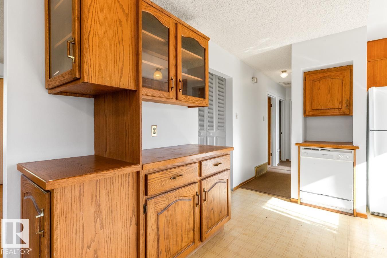 Photo 11 at 8507 52 Street NW, Kenilworth, Edmonton