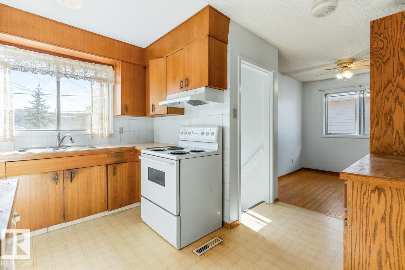 Photo 12 at 8507 52 Street NW, Kenilworth, Edmonton