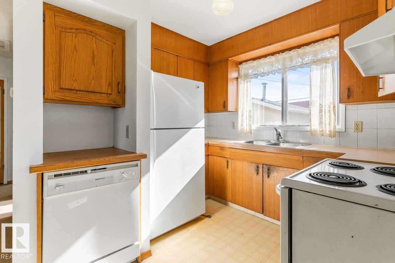Photo 13 at 8507 52 Street NW, Kenilworth, Edmonton