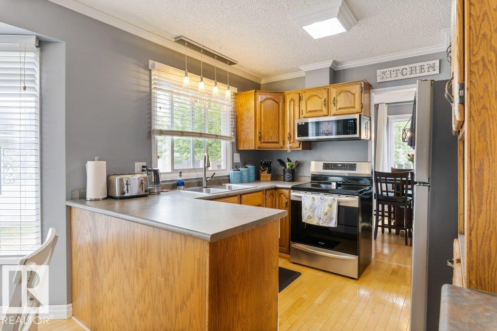 https://zimg.paragon.ice.com/ParagonImages/Property/PM/RAE/225402201/10/0/0/391501b5b49578689cec11c3ba0231a0/1/8e180837b1dd89b3182b63d6588a668a/225402201-f9a9274d-aa01-43ef-909d-f85209dc514c.JPG