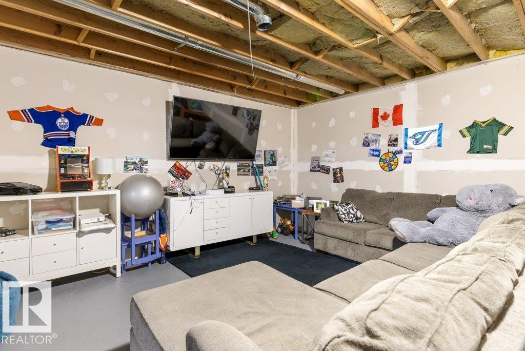 https://zimg.paragon.ice.com/ParagonImages/Property/PM/RAE/225402201/27/0/0/71b4690b370b7e8e89967a388d7237ca/1/8e180837b1dd89b3182b63d6588a668a/225402201-a754eac0-3a96-42c4-b2f8-26ae80880224.JPG