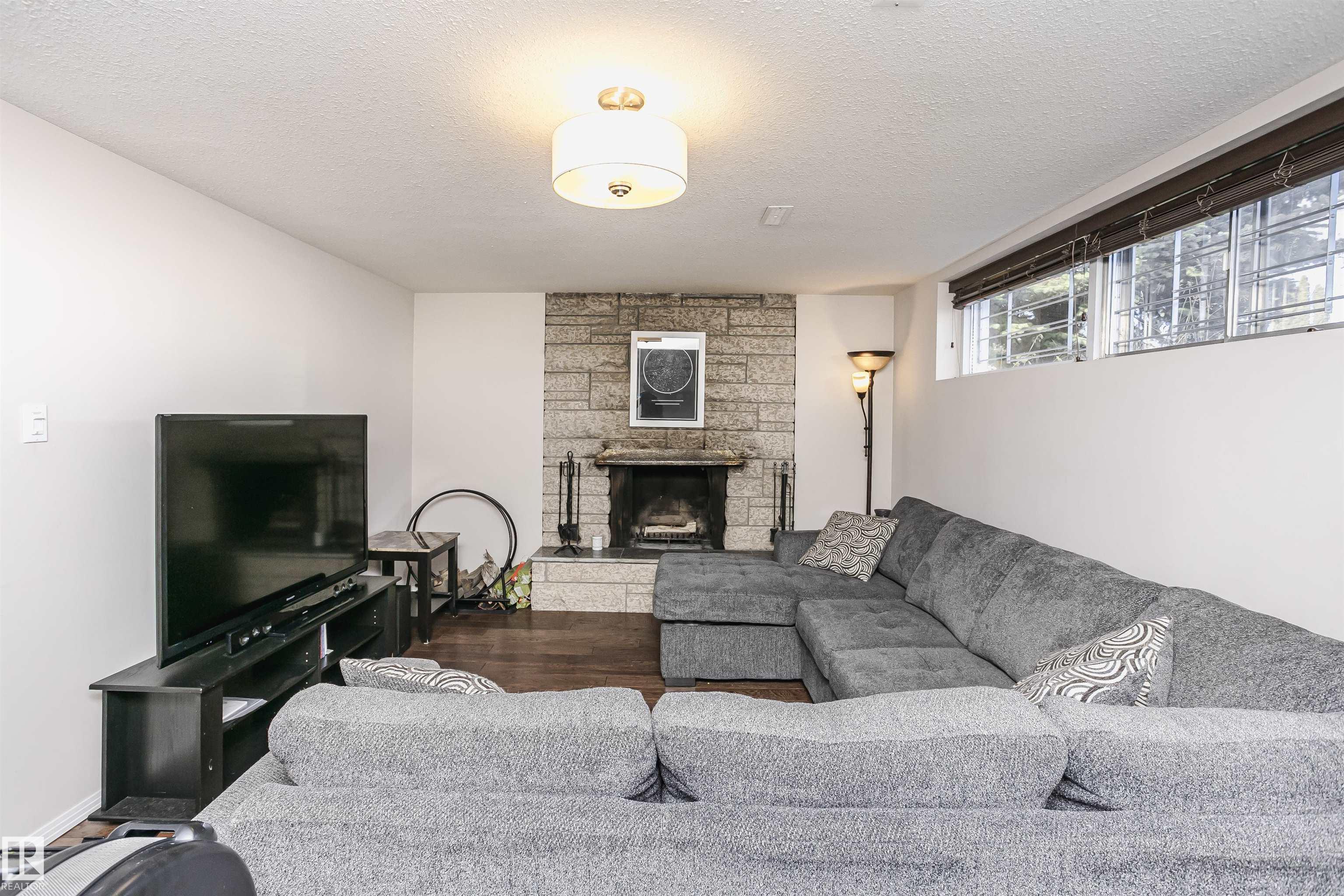 Photo 25 at 14719 59 Avenue NW, Brander Gardens, Edmonton