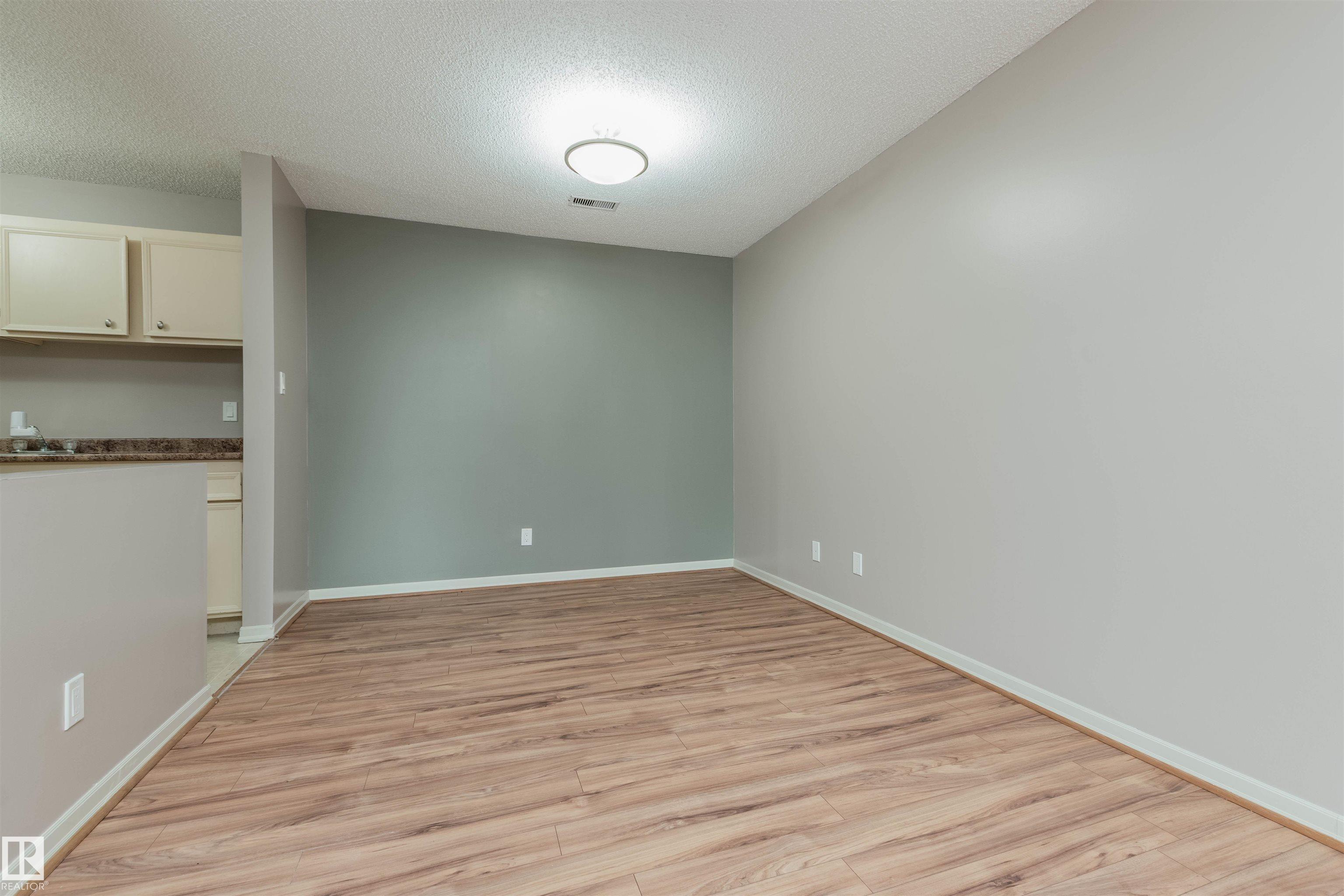 https://zimg.paragon.ice.com/ParagonImages/Property/PM/RAE/225402212/6/0/0/696b44bfc69cdc4f8583609aef80efe2/1/ee28406985de1aa8bd214fee44200055/225402212-1dab23d3-fe2f-4826-a0ad-7eab0f2db834.JPG