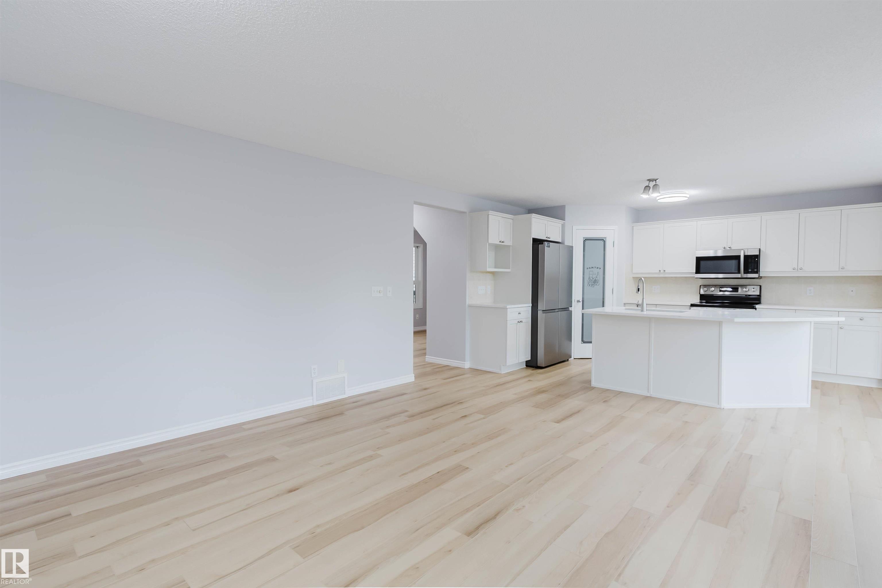 https://zimg.paragon.ice.com/ParagonImages/Property/PM/RAE/225402214/10/0/0/cc961e8aeaa4e3181841783c9a010c33/1/e43b602d4b8df5f8a62687f463fa8dc4/225402214-8f0d9ee0-e648-4a46-9882-1c7de7aae87b.JPG