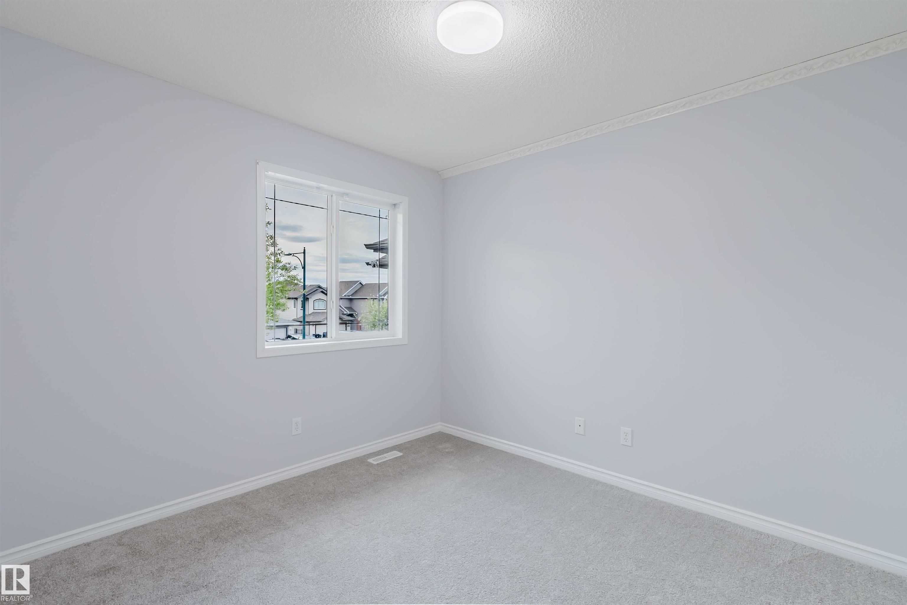 https://zimg.paragon.ice.com/ParagonImages/Property/PM/RAE/225402214/28/0/0/9323f945ed73fbf006edbcce5ec725b0/1/e43b602d4b8df5f8a62687f463fa8dc4/225402214-a5b21181-630c-4087-aa8b-b6a9d5680322.JPG