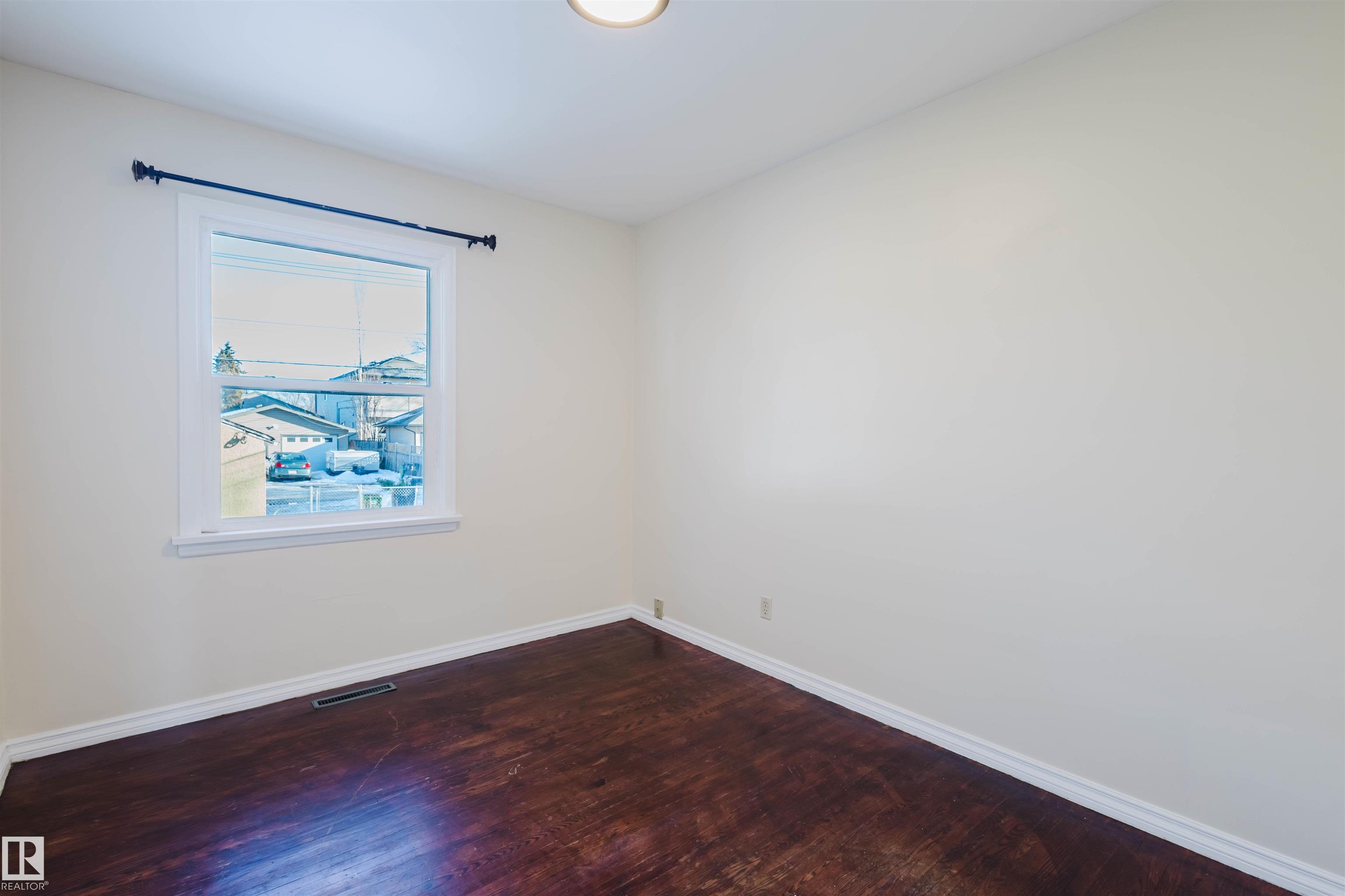Photo 17 at 10511 80 Street NW, Forest Heights, Edmonton