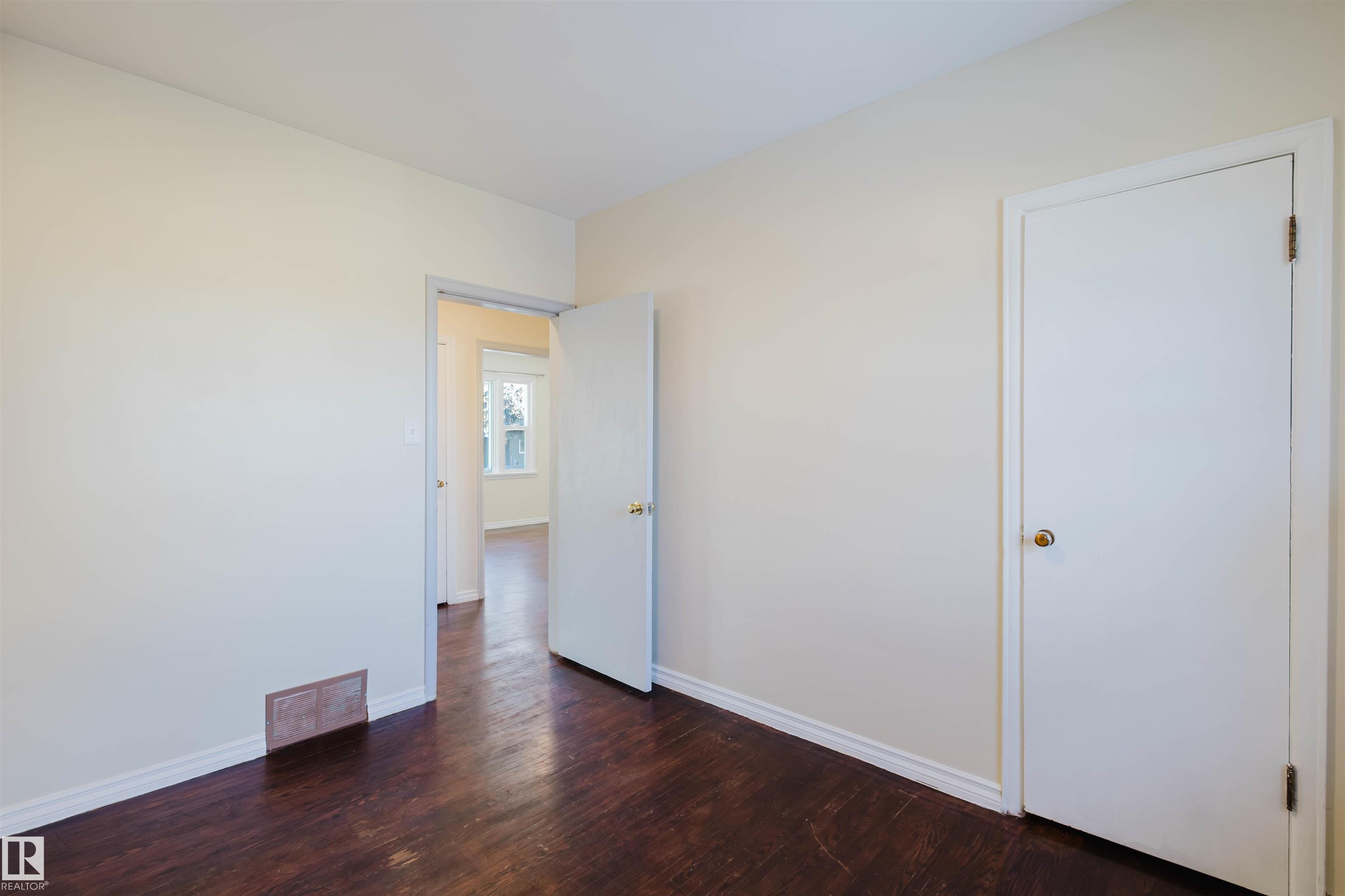 Photo 18 at 10511 80 Street NW, Forest Heights, Edmonton