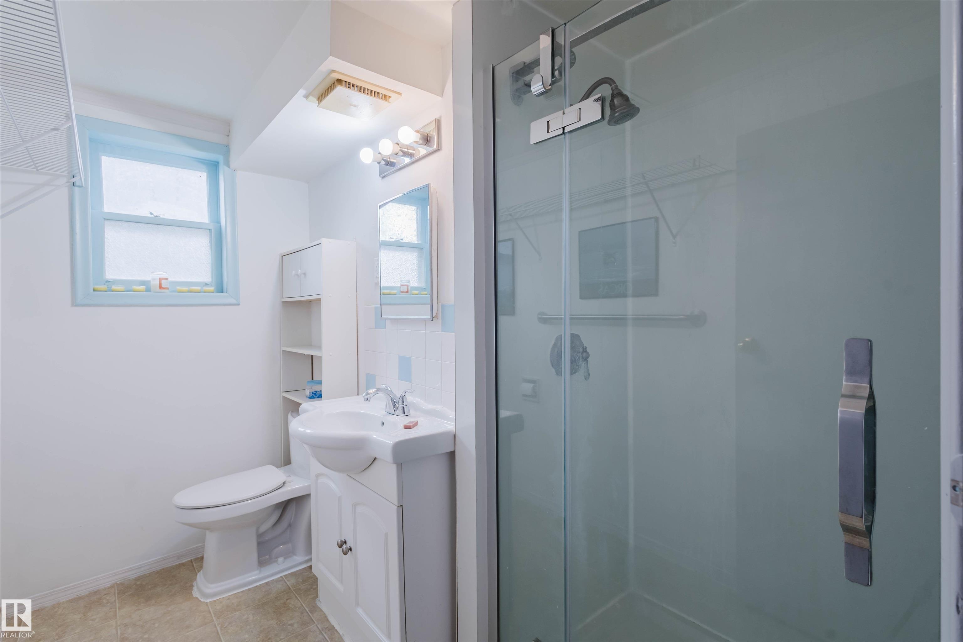 Photo 32 at 10511 80 Street NW, Forest Heights, Edmonton