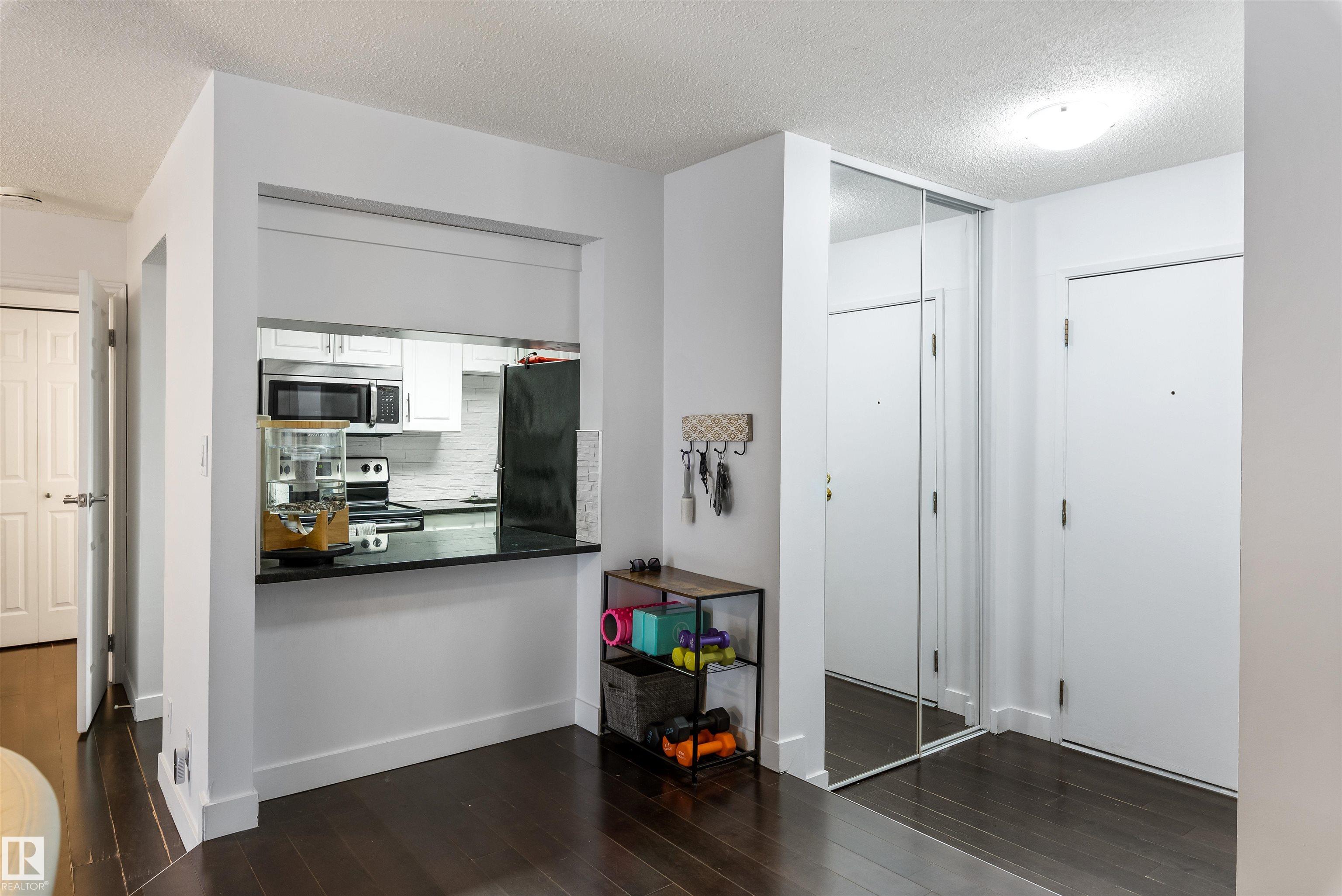 403 - 10335 118 Street NW, Wîhkwêntôwin, Edmonton