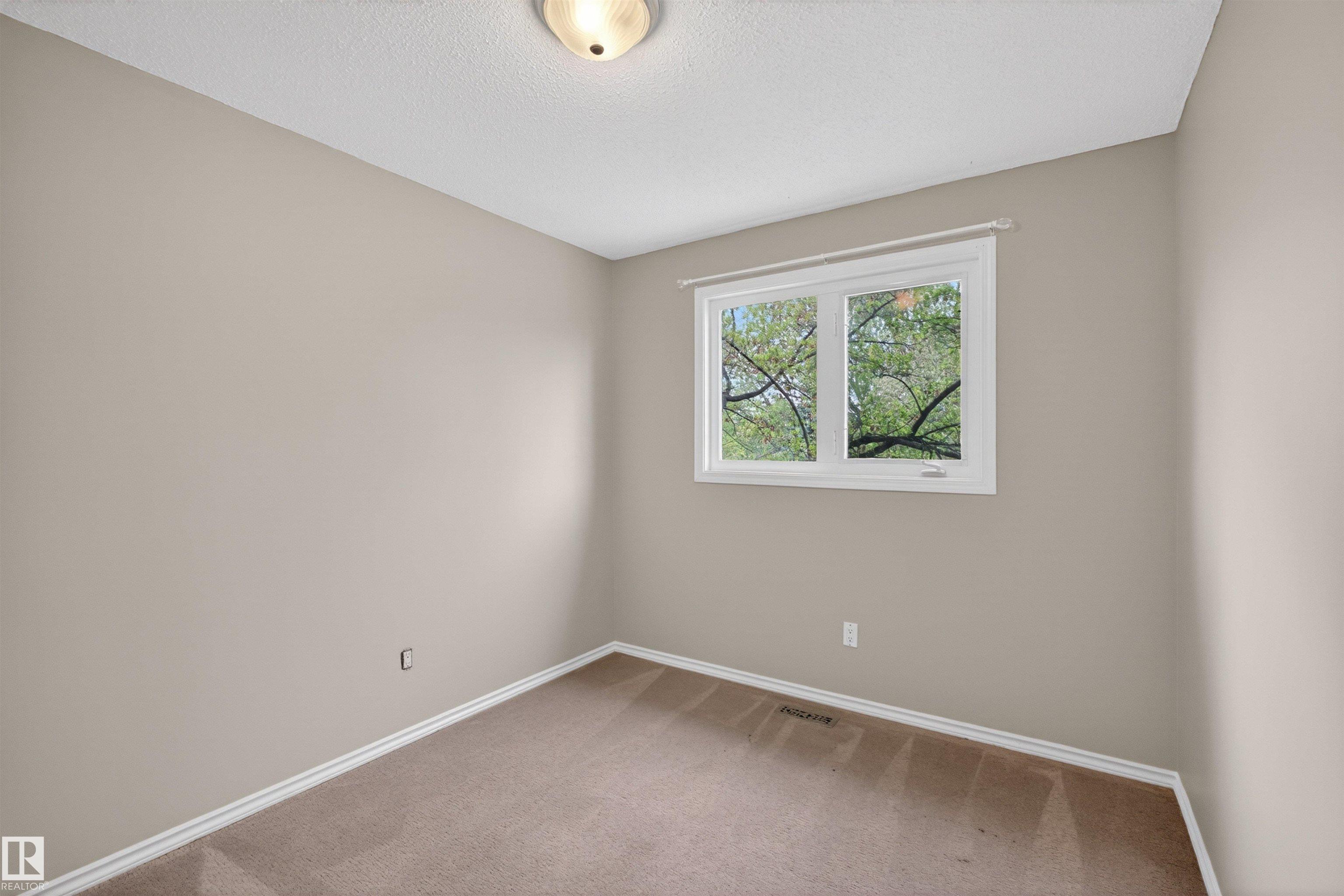 https://zimg.paragon.ice.com/ParagonImages/Property/PM/RAE/225402227/16/0/0/e2512afe876232b65c8c5ccbb8a6716f/1/786c7cc1616c9bb6dd001f07f4d45f7f/225402227-e3a5ae18-dc67-4472-a8f0-f20abd6b5ba0.JPG