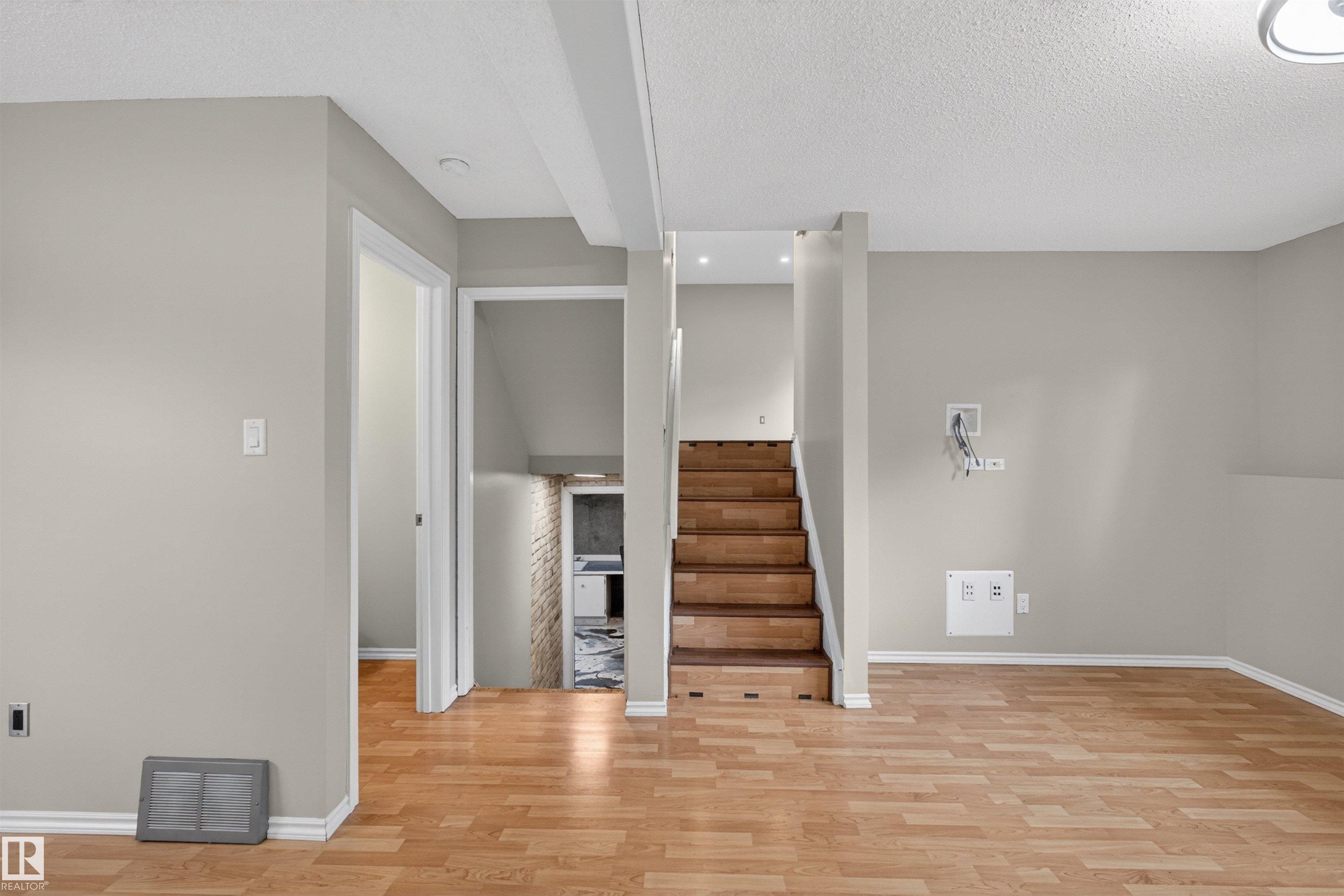 https://zimg.paragon.ice.com/ParagonImages/Property/PM/RAE/225402227/24/0/0/bde0cf9d9fde5fe8b44e6e6c3a3fc6cc/1/786c7cc1616c9bb6dd001f07f4d45f7f/225402227-d87adccb-bac1-46ab-a7a0-f312e955c44b.JPG
