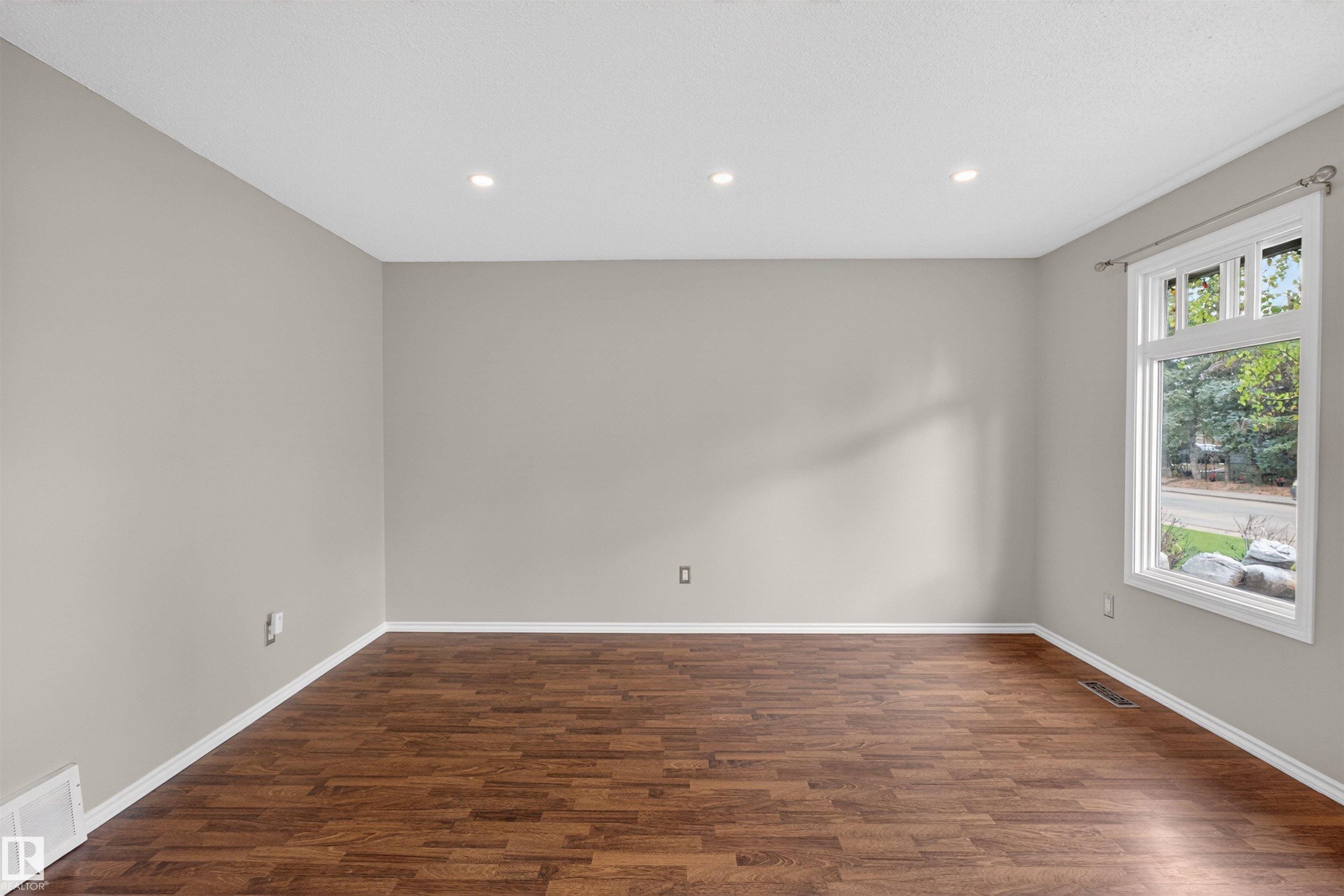 https://zimg.paragon.ice.com/ParagonImages/Property/PM/RAE/225402227/6/0/0/f2707ced2897f89f77daf9a03aee817e/1/786c7cc1616c9bb6dd001f07f4d45f7f/225402227-420534f8-80de-4a13-affc-cae995fdfc22.JPG