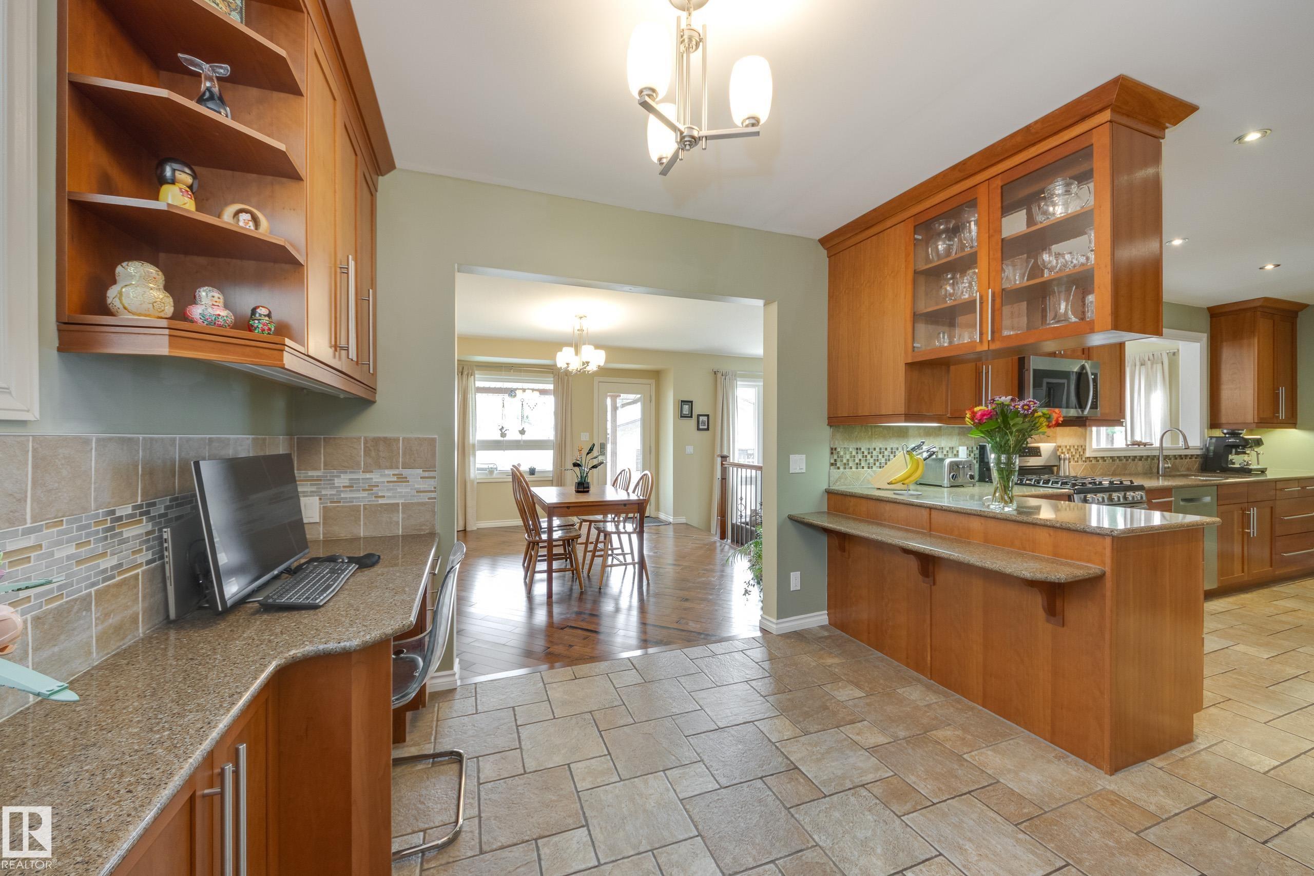 Photo 12 at 9327 75 Avenue NW, Ritchie, Edmonton