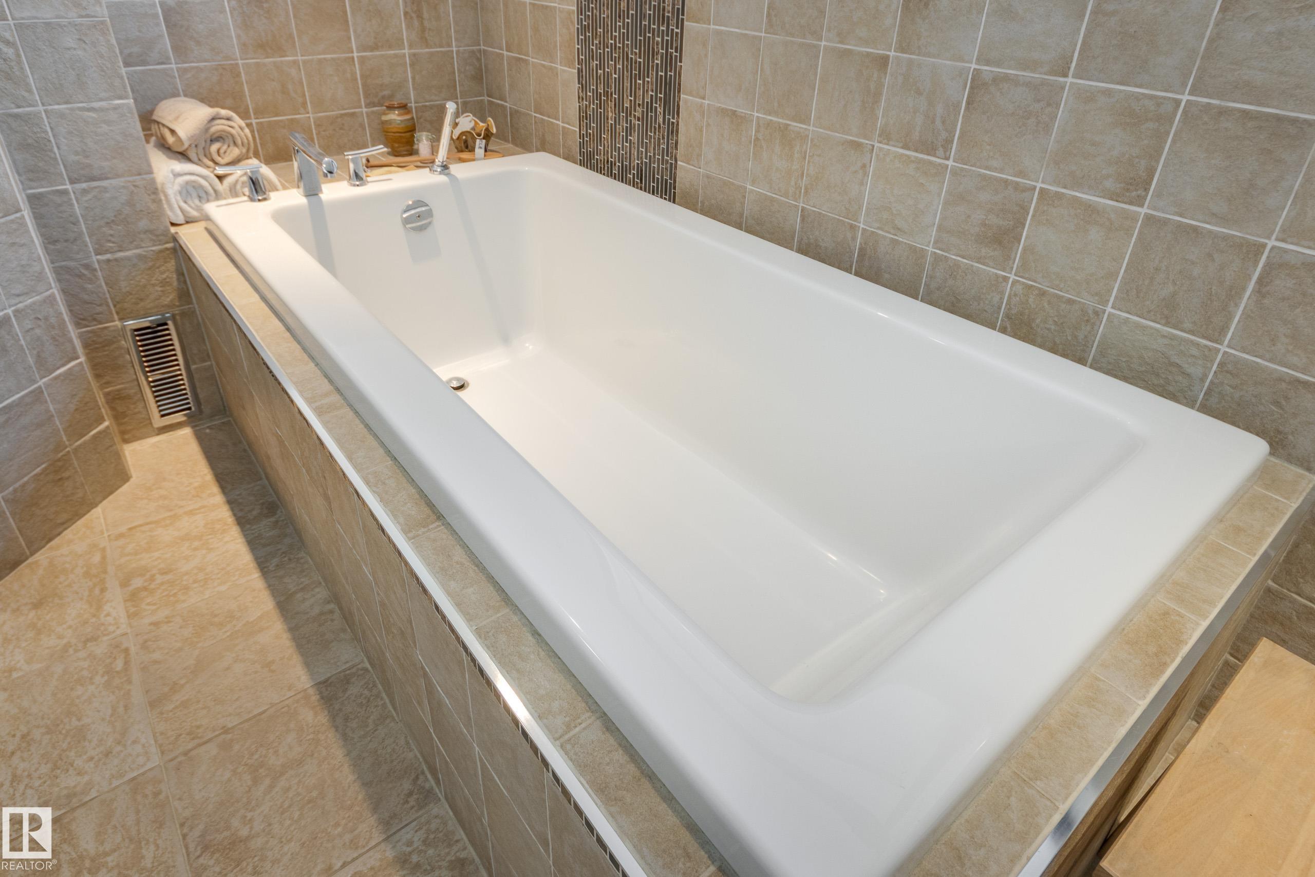 Photo 32 at 9327 75 Avenue NW, Ritchie, Edmonton
