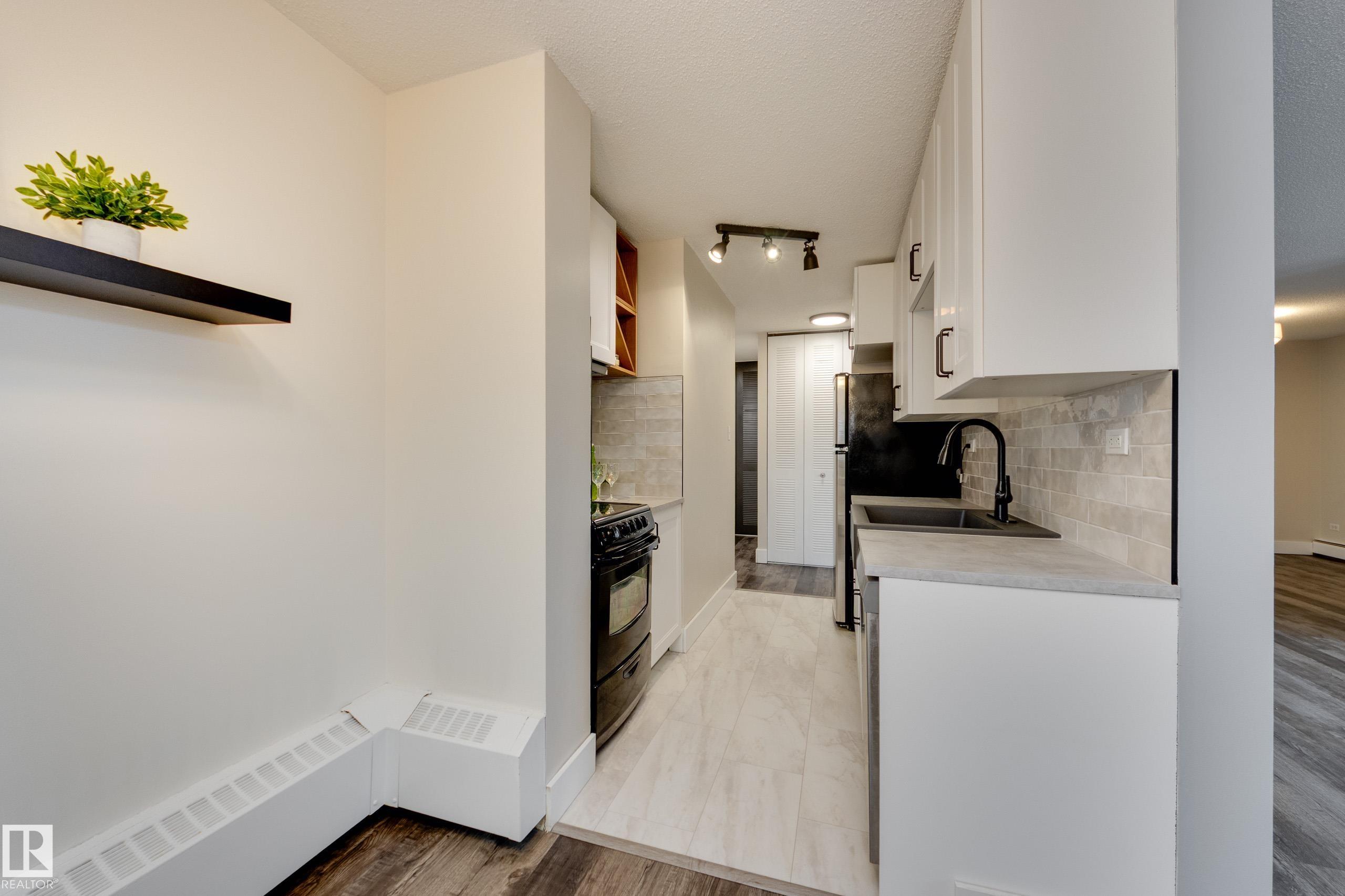 Photo 10 at 103 - 9930 113 Street NW, Wîhkwêntôwin, Edmonton