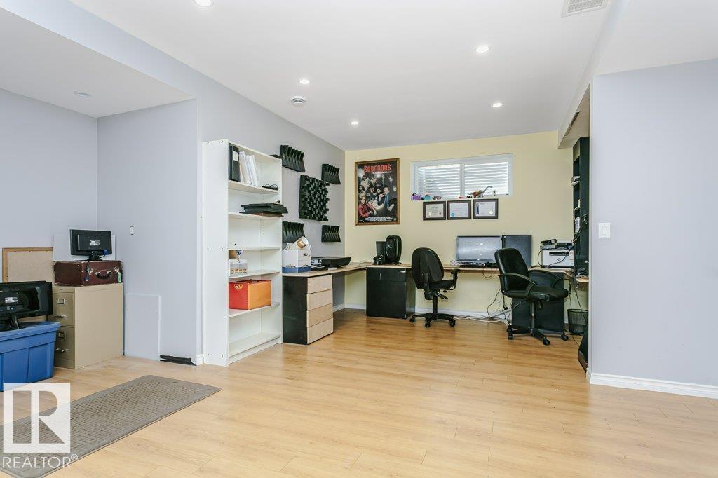 https://zimg.paragon.ice.com/ParagonImages/Property/PM/RAE/225402233/53/0/0/546ccd6f0625eebe2ca35b01e1034f76/1/80d58edd974fa98cc0d99a8e65753800/225402233-e53ddd4d-7f10-4165-9249-b1185eeef21c.JPG