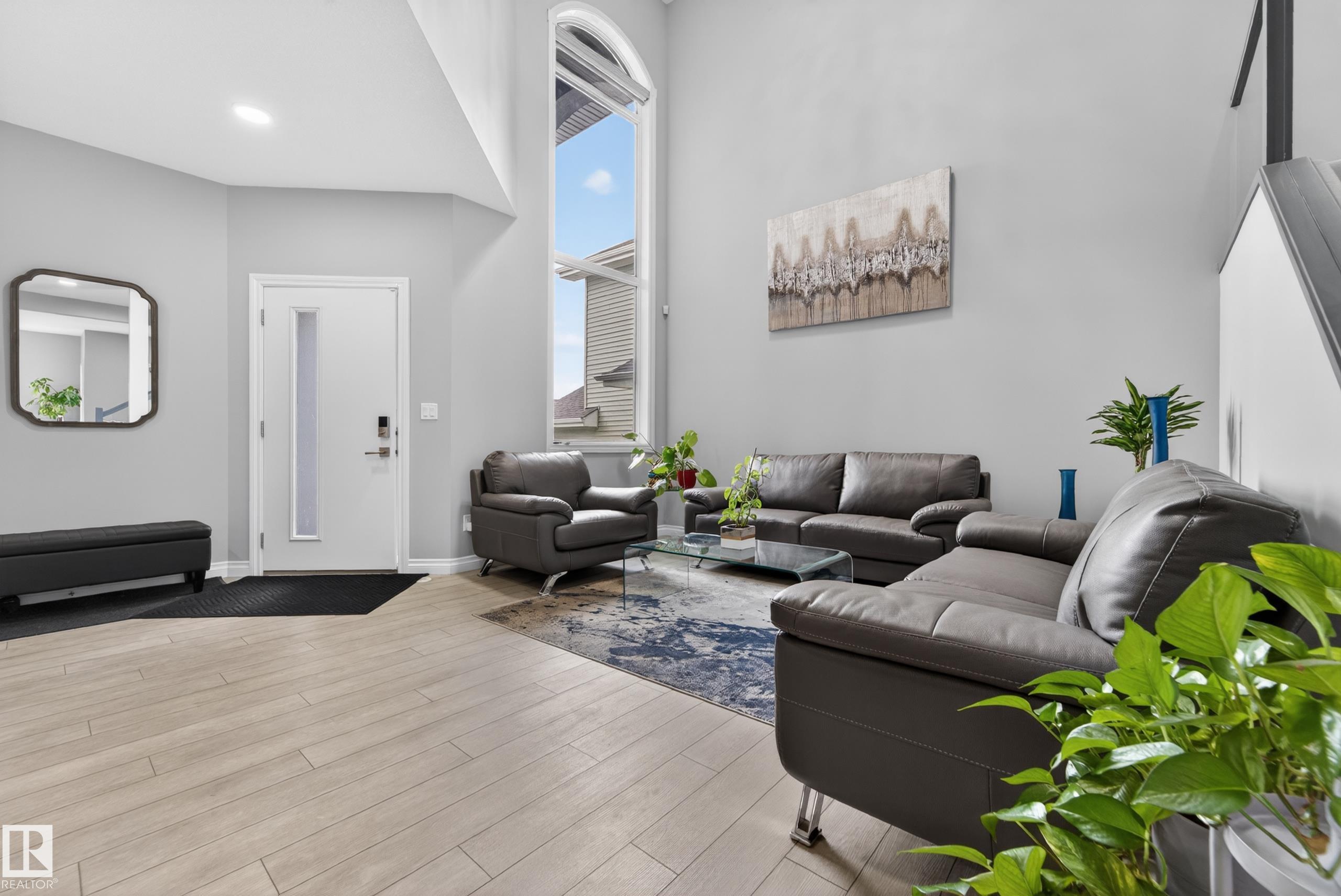 https://zimg.paragon.ice.com/ParagonImages/Property/PM/RAE/225402237/10/0/0/6e0f6a59b811b9318be5dfad390536c0/1/d201d81a0a1644bd940303549f34ea7a/225402237-7b916b08-b43c-47fc-bc4c-2aabea633292.JPG