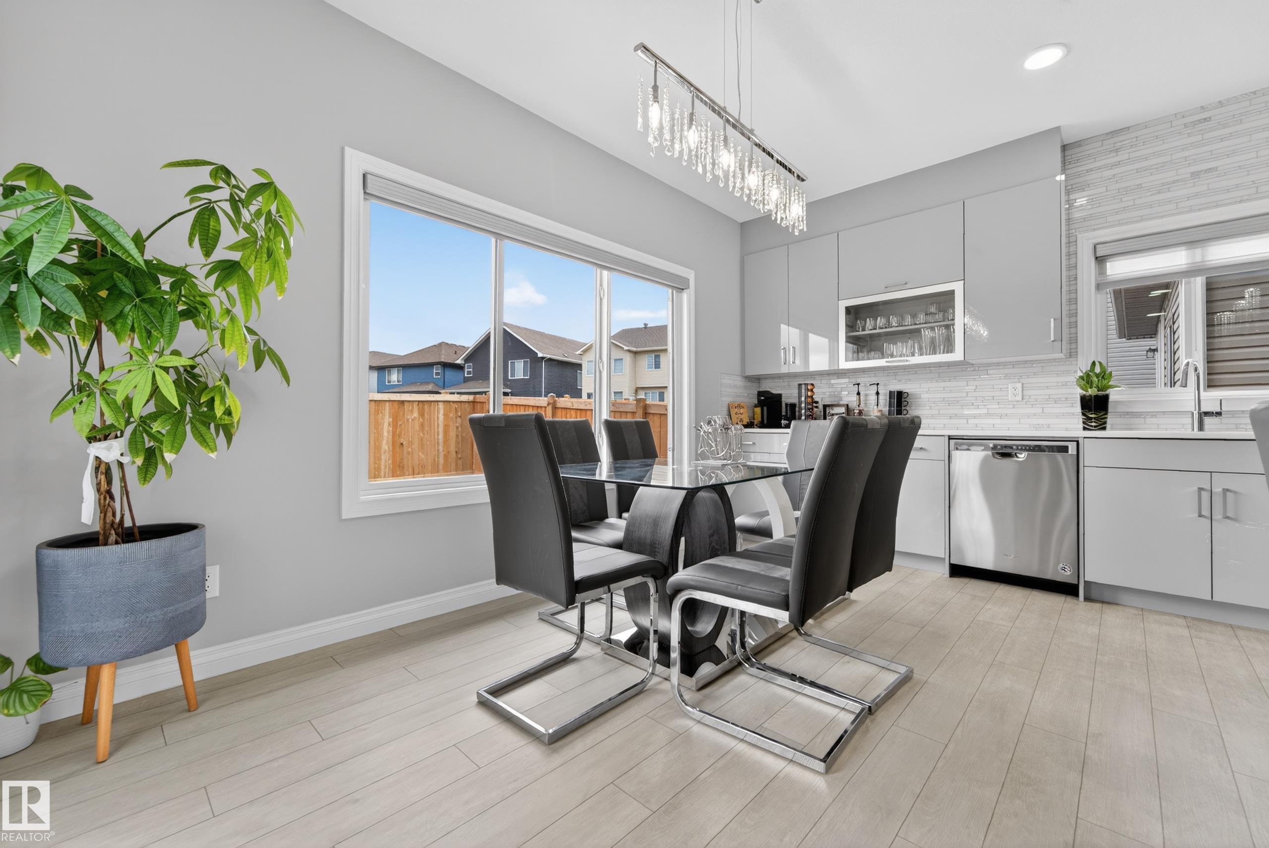 https://zimg.paragon.ice.com/ParagonImages/Property/PM/RAE/225402237/28/0/0/89d5f65ec4c431df8a4a10f4536b37eb/1/d201d81a0a1644bd940303549f34ea7a/225402237-b7603a9e-1691-4e09-a962-3787c67afe8c.JPG