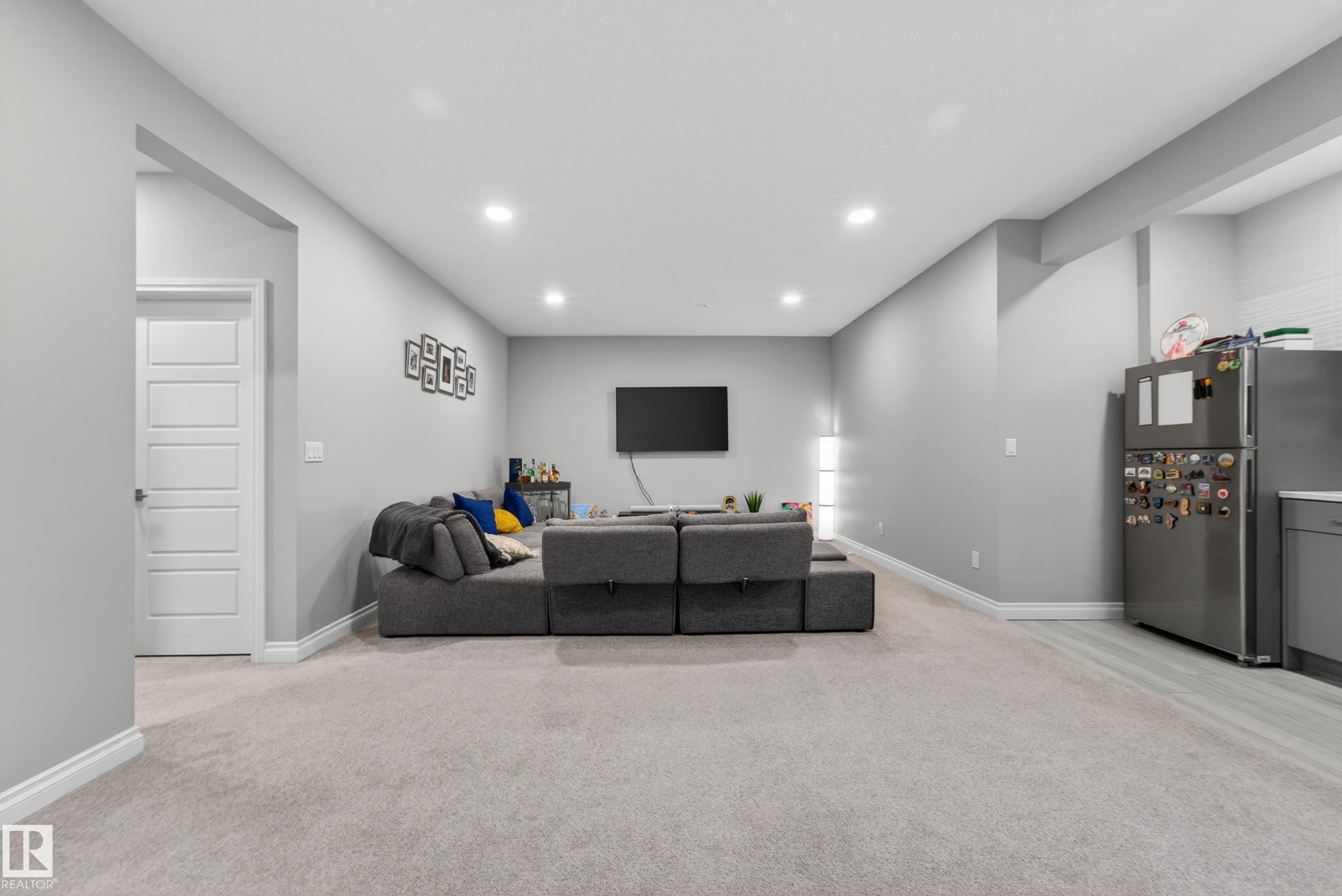 https://zimg.paragon.ice.com/ParagonImages/Property/PM/RAE/225402237/55/0/0/45f4c9094f0ef68f34ddfbc4f29889a2/1/d201d81a0a1644bd940303549f34ea7a/225402237-139b5dce-b62a-4b82-b72b-c05b66e67eb3.JPG
