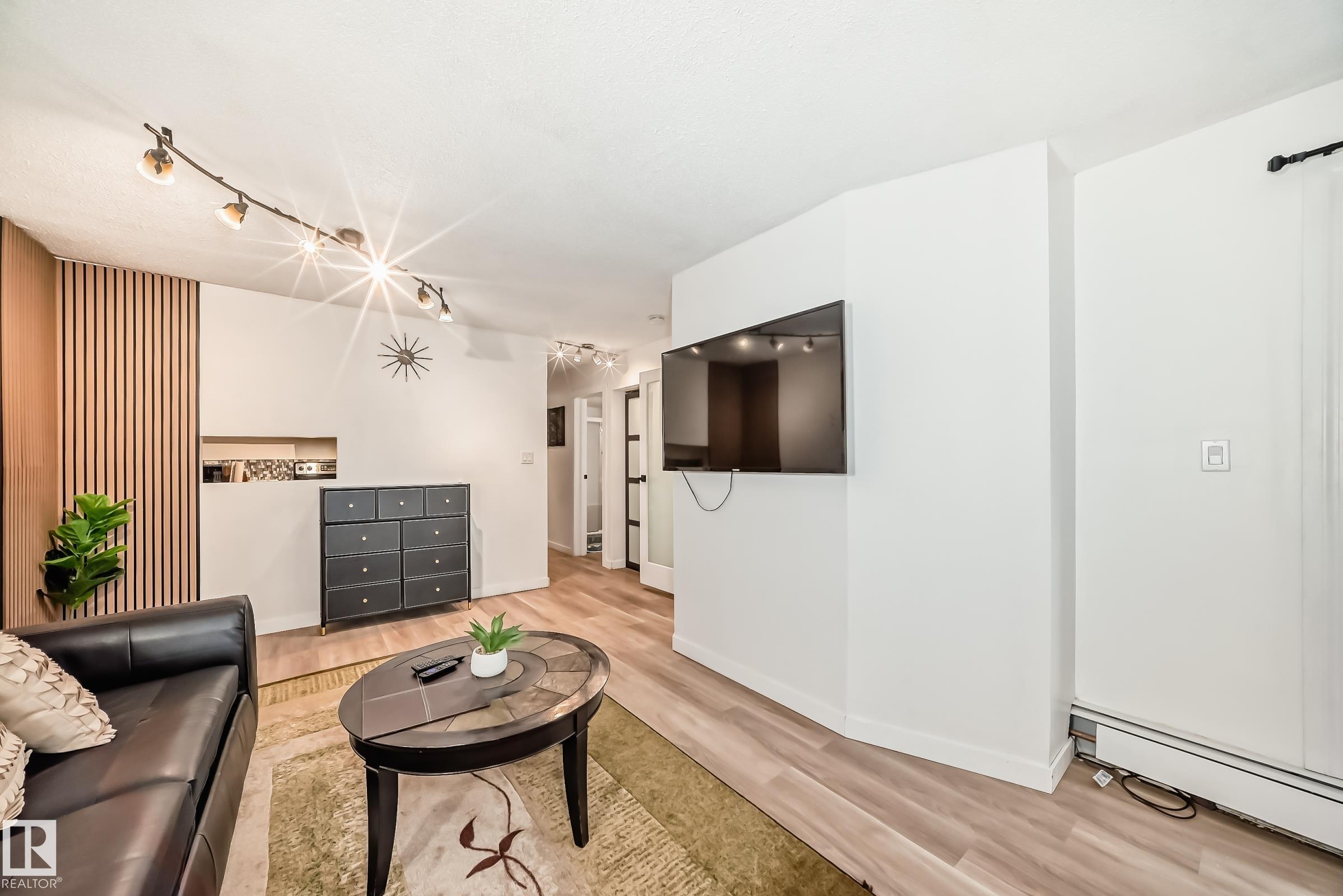 Photo 11 at G3 - 10138 116 Street NW, Wîhkwêntôwin, Edmonton