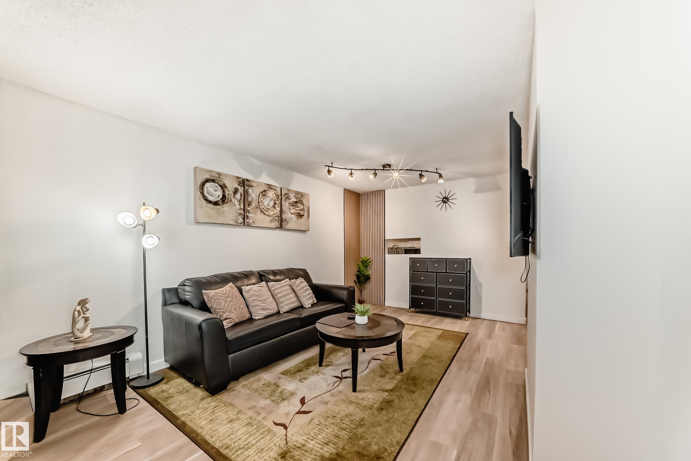 Photo 12 at G3 - 10138 116 Street NW, Wîhkwêntôwin, Edmonton
