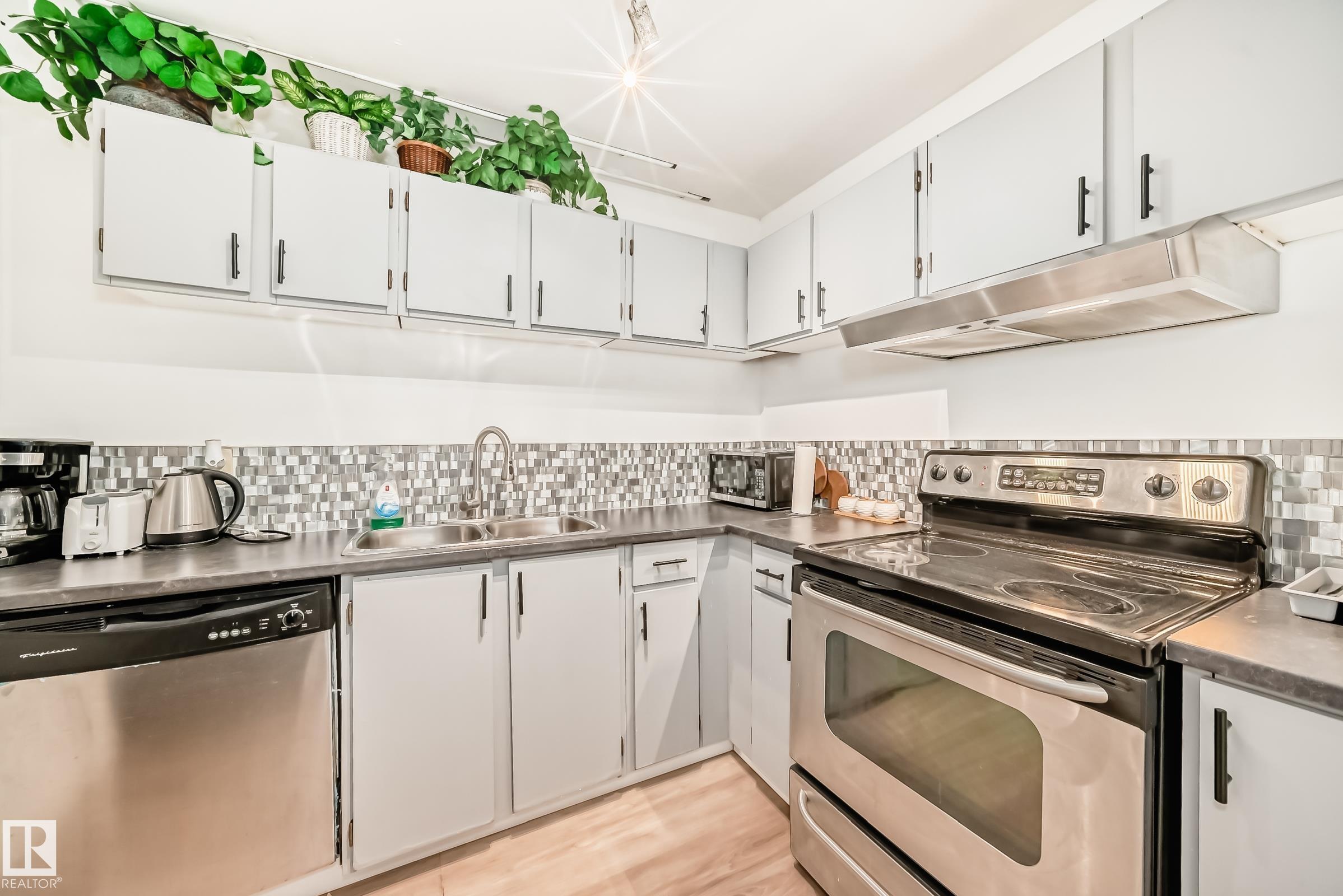 Photo 17 at G3 - 10138 116 Street NW, Wîhkwêntôwin, Edmonton