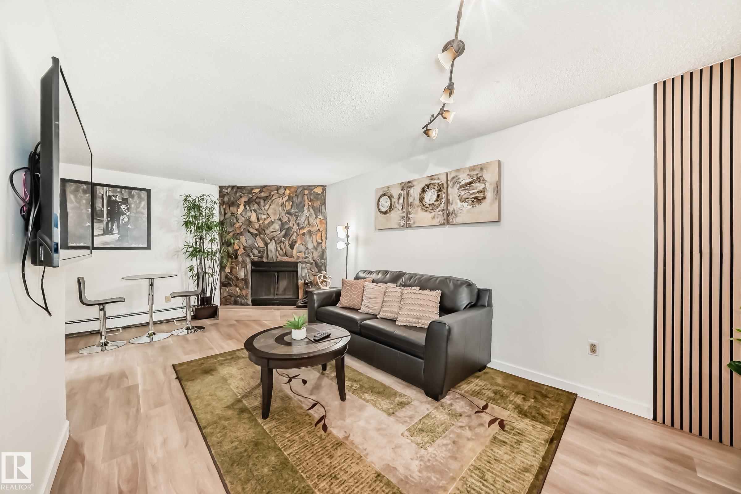 Photo 9 at G3 - 10138 116 Street NW, Wîhkwêntôwin, Edmonton