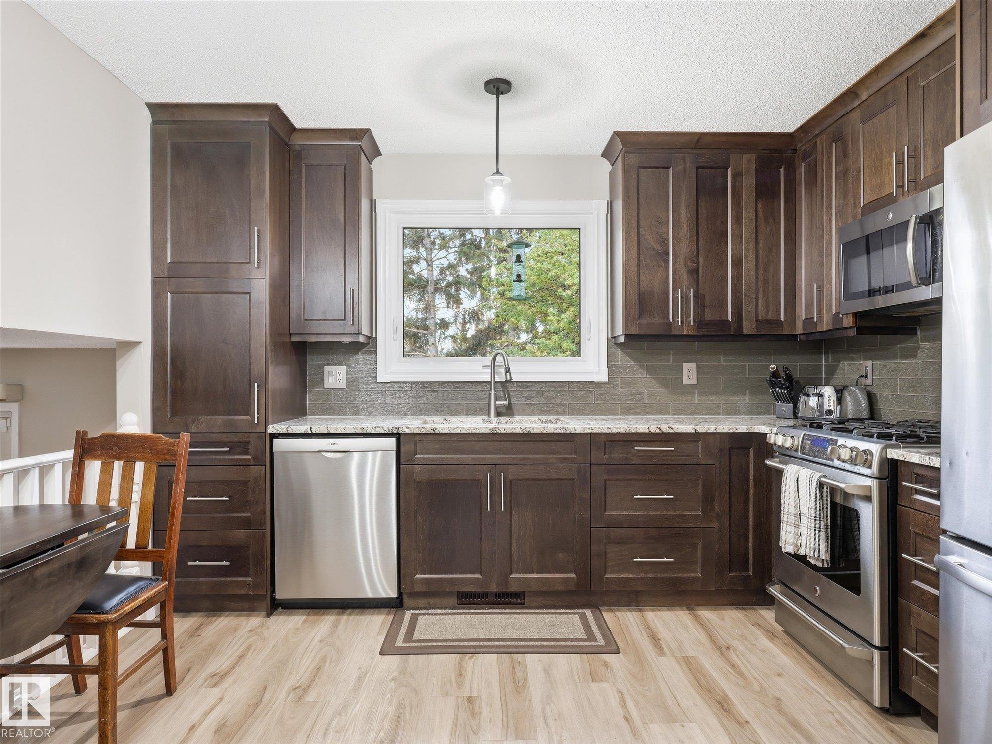 Photo 10 at 18627 62a Avenue NW, Ormsby Place, Edmonton