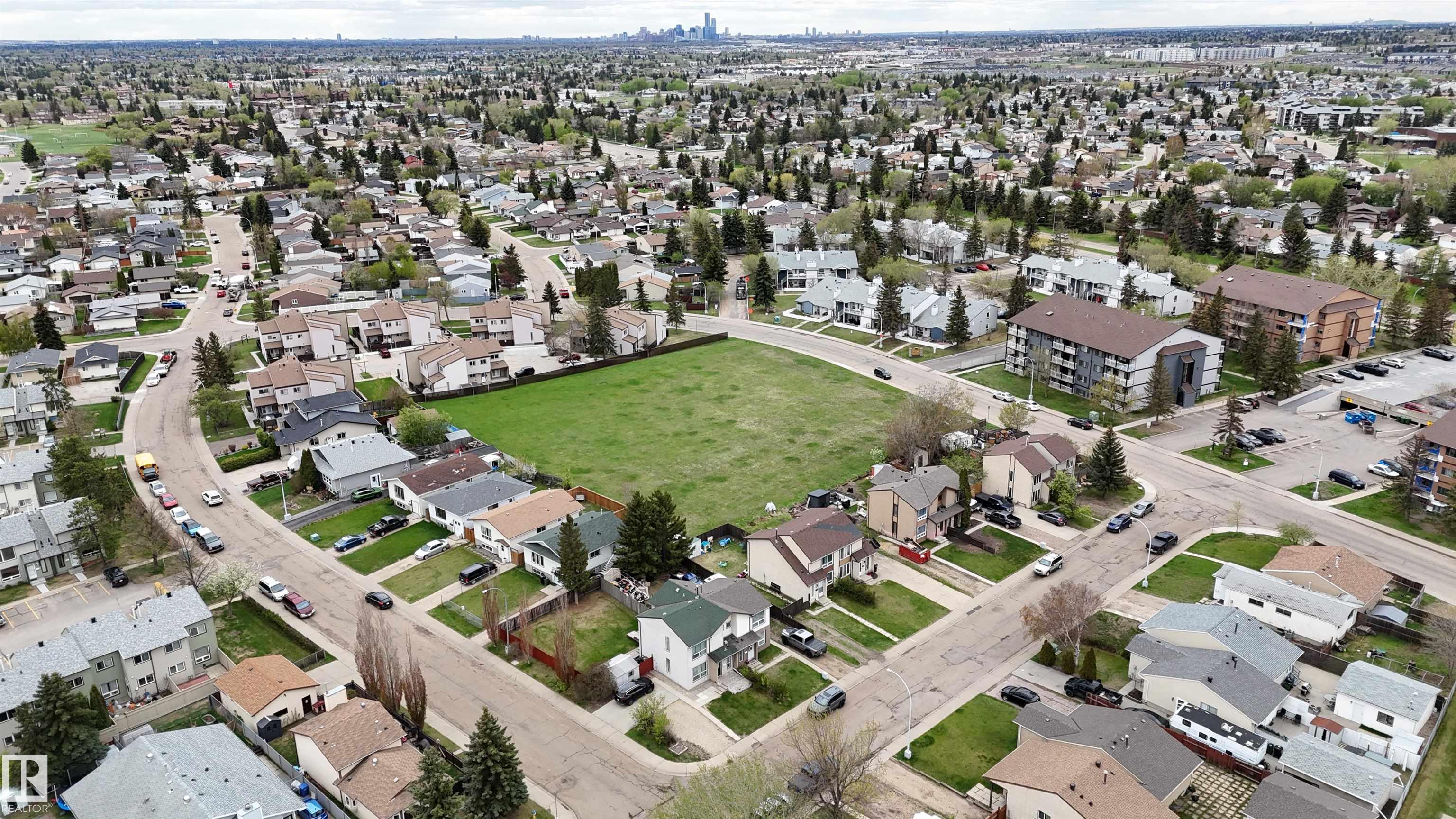 Photo 34 at 15017 26 Street NW, Fraser, Edmonton