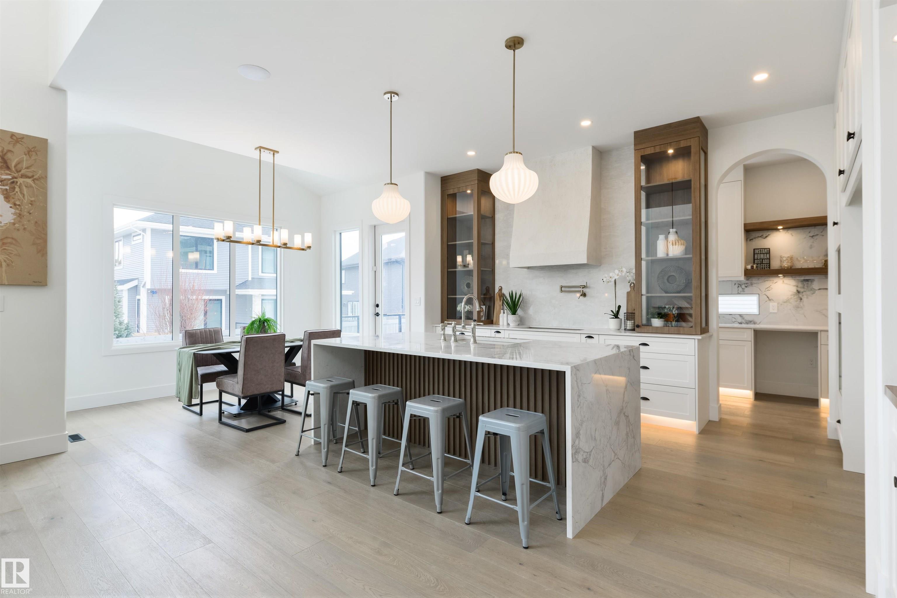 https://zimg.paragon.ice.com/ParagonImages/Property/PM/RAE/225402279/14/0/0/5576c655a110b1e6b19c5aaf87c109e5/1/7ae617c9e637b9678027afb36f547631/225402279-8caccbe6-7db2-426e-adeb-b953c9281579.JPG
