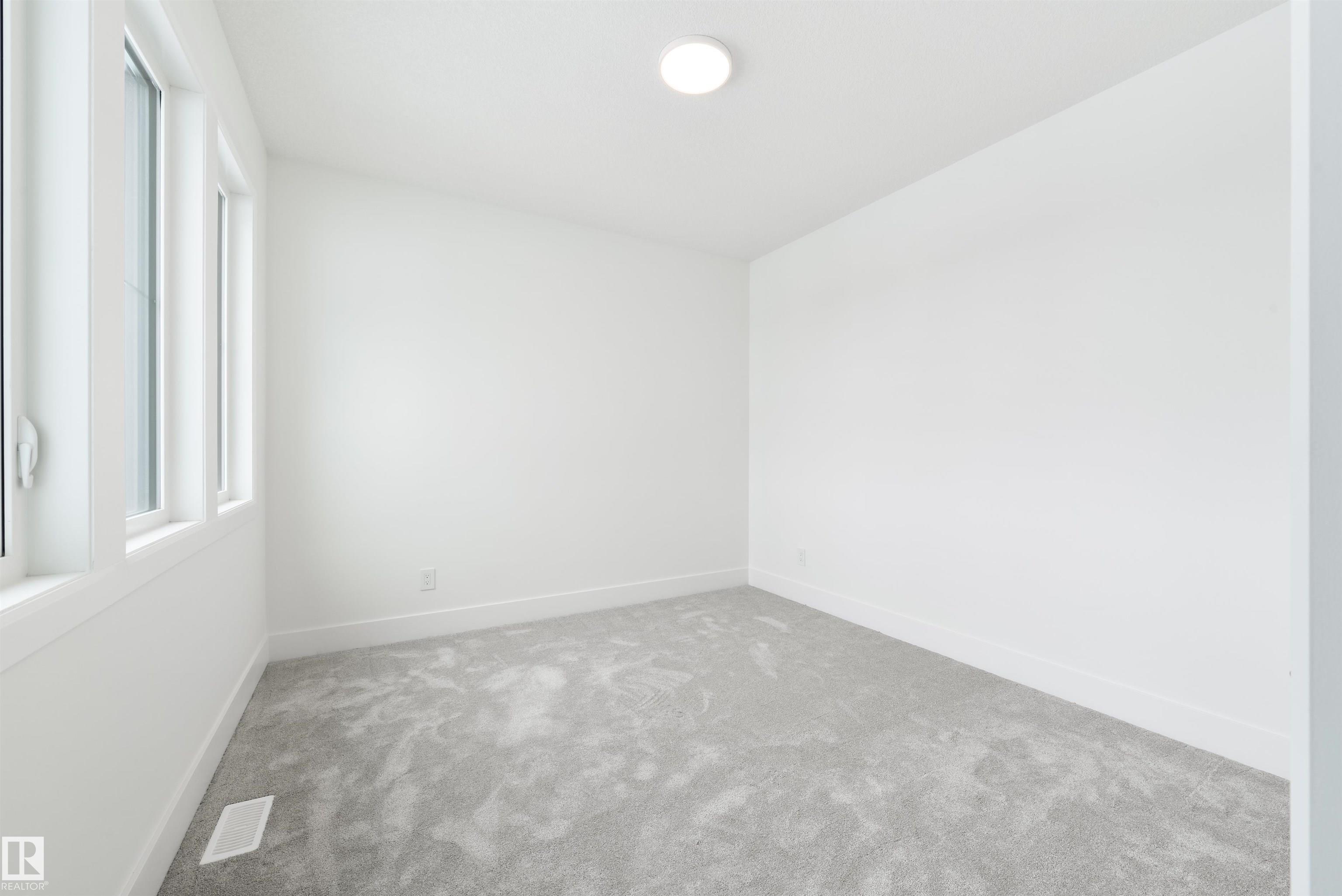https://zimg.paragon.ice.com/ParagonImages/Property/PM/RAE/225402279/29/0/0/8be9a21a0ac3c1db30c3df0efb91a840/1/7ae617c9e637b9678027afb36f547631/225402279-277b78f7-5833-4423-b43c-c7d4d11920ee.JPG