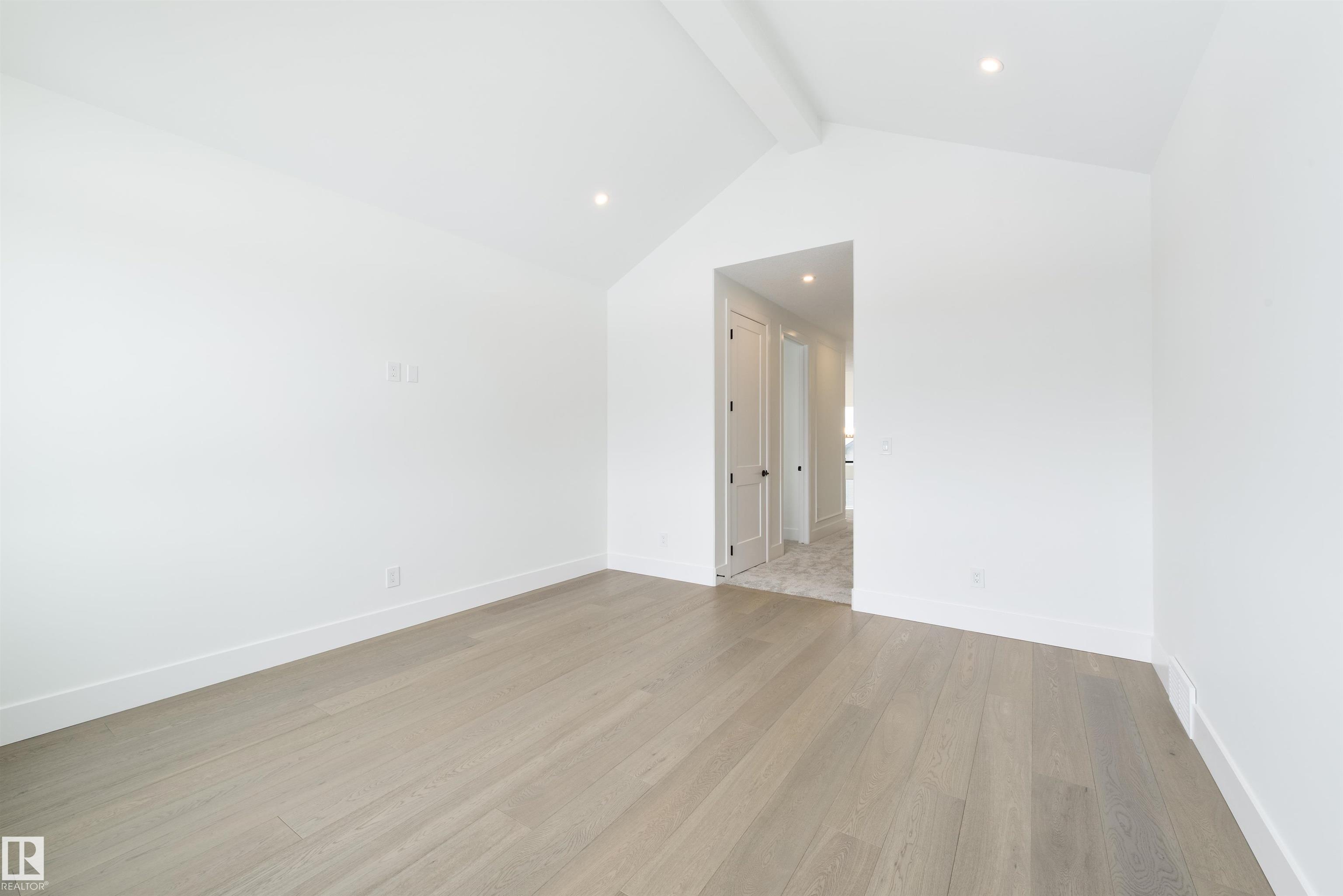 https://zimg.paragon.ice.com/ParagonImages/Property/PM/RAE/225402279/33/0/0/8686f0c9ae16565c455035930a434915/1/7ae617c9e637b9678027afb36f547631/225402279-a3d6c356-eb43-4837-b4a2-e9f2be112c09.JPG
